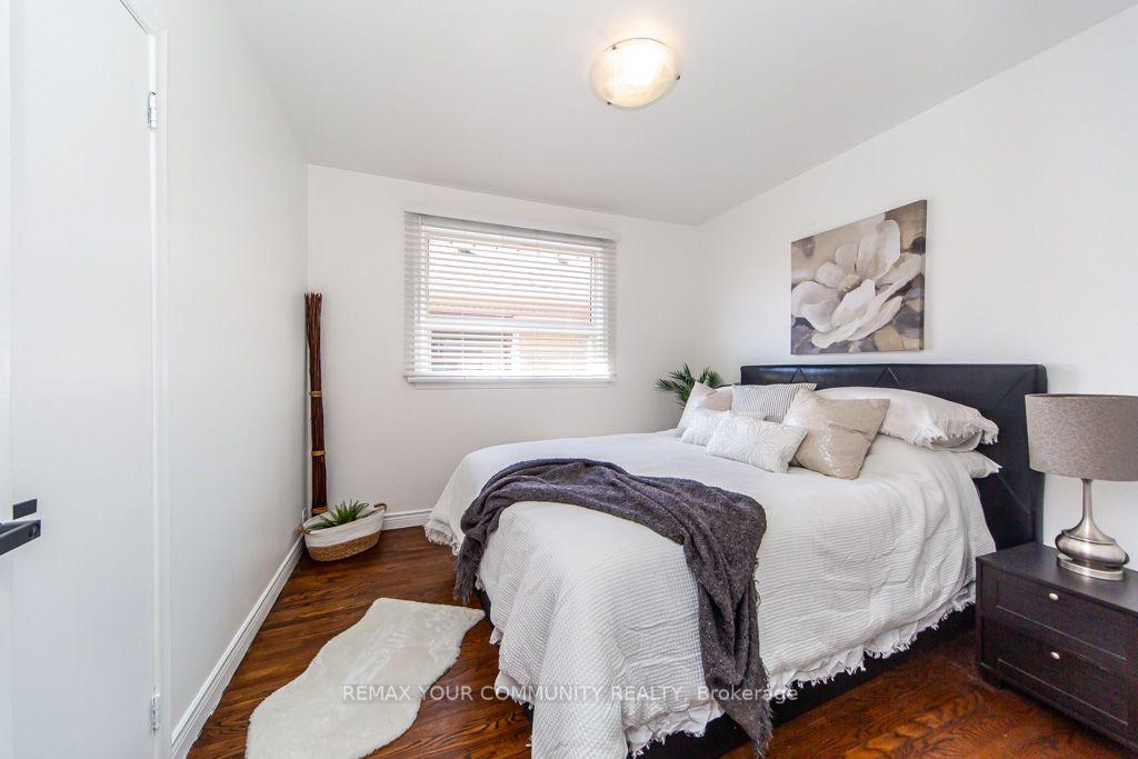 Photo 17 of 66 Decarie Circle, Etobicoke, Eringate-Centennial-West Deane — HOMEH