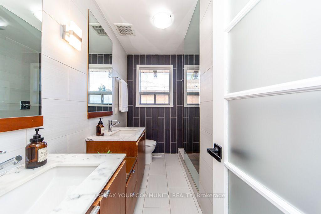 Photo 18 of 66 Decarie Circle, Etobicoke, Eringate-Centennial-West Deane — HOMEH