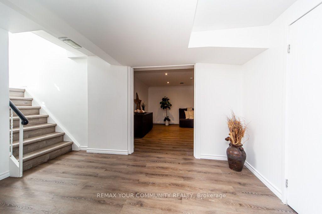 Photo 21 of 66 Decarie Circle, Etobicoke, Eringate-Centennial-West Deane — HOMEH