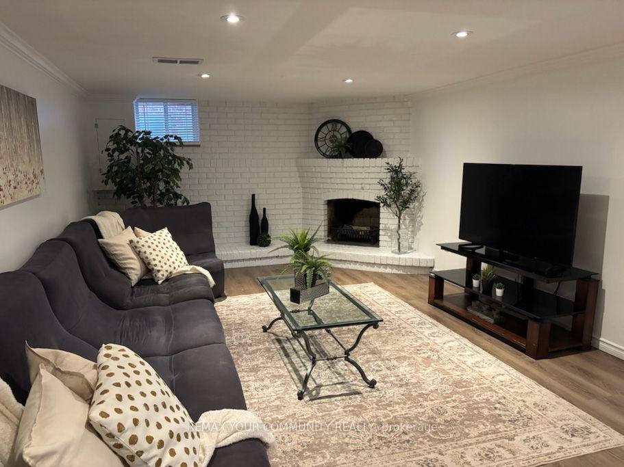Photo 22 of 66 Decarie Circle, Etobicoke, Eringate-Centennial-West Deane — HOMEH