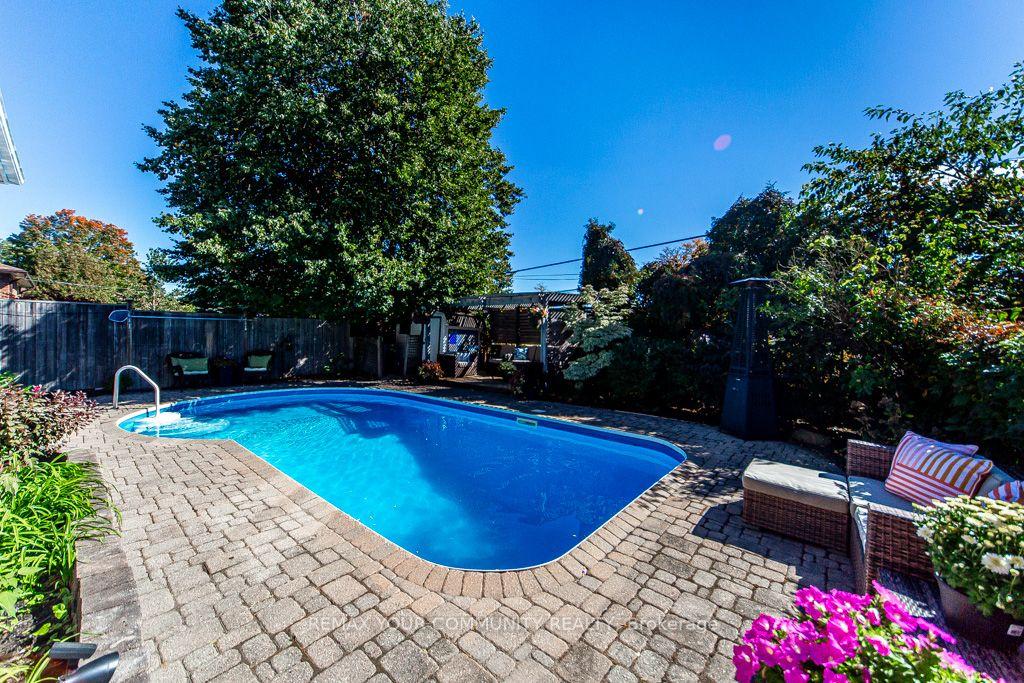 Photo 30 of 66 Decarie Circle, Etobicoke, Eringate-Centennial-West Deane — HOMEH