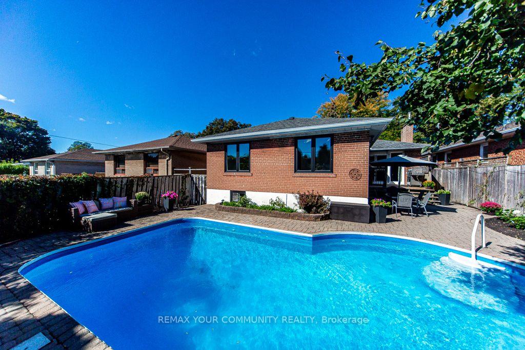 Photo 32 of 66 Decarie Circle, Etobicoke, Eringate-Centennial-West Deane — HOMEH