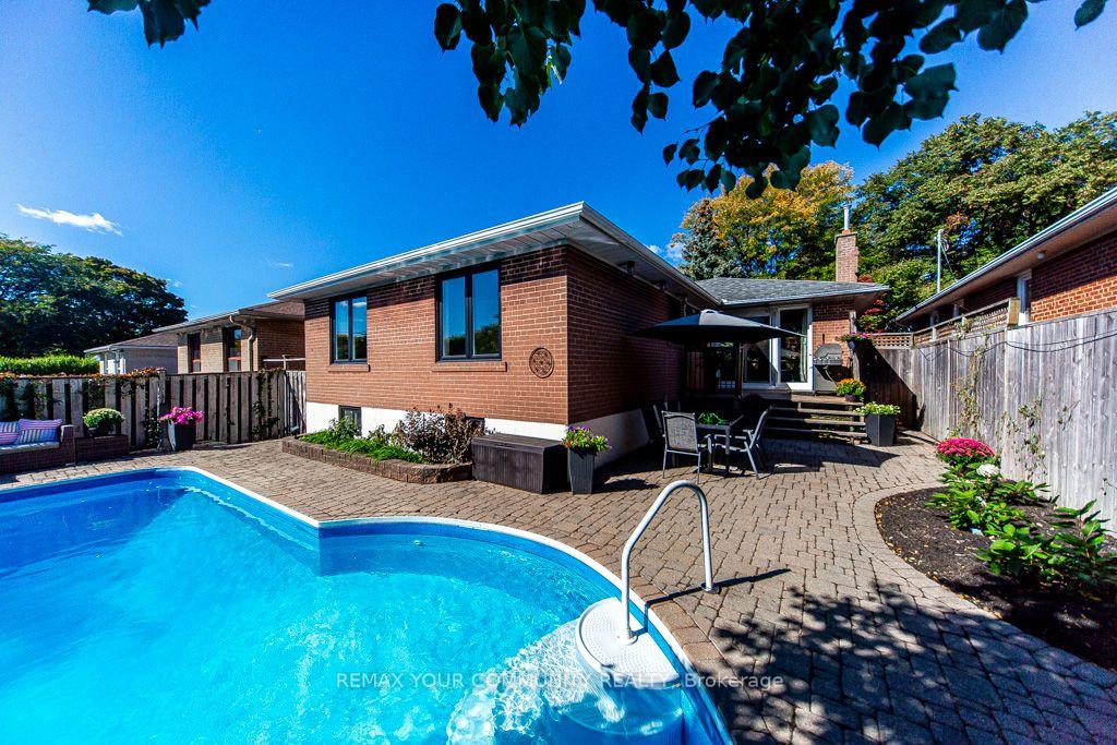 Photo 33 of 66 Decarie Circle, Etobicoke, Eringate-Centennial-West Deane — HOMEH