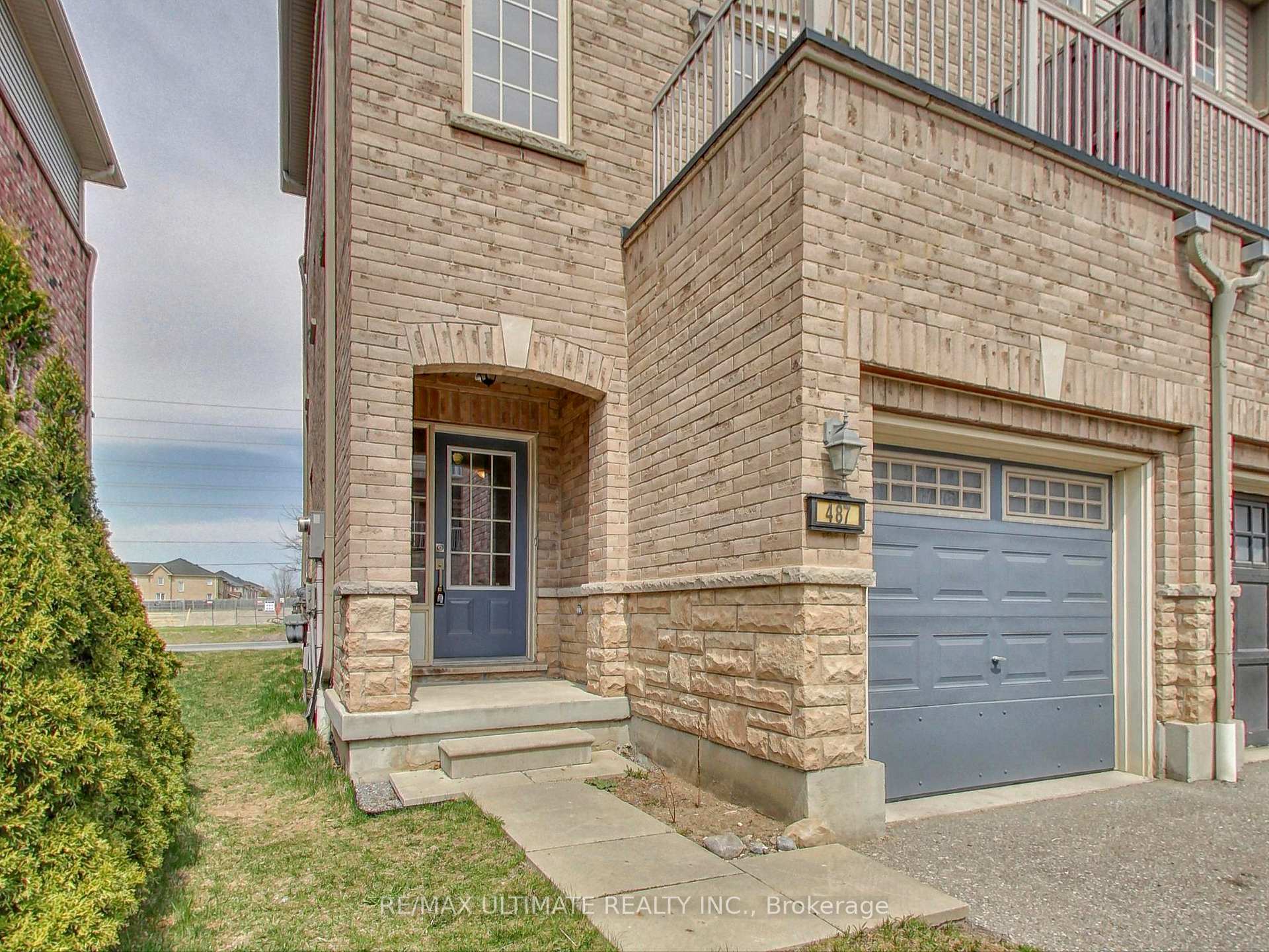 Photo 3 of 487 Rossland Road E, Ajax, Central East — HOMEH