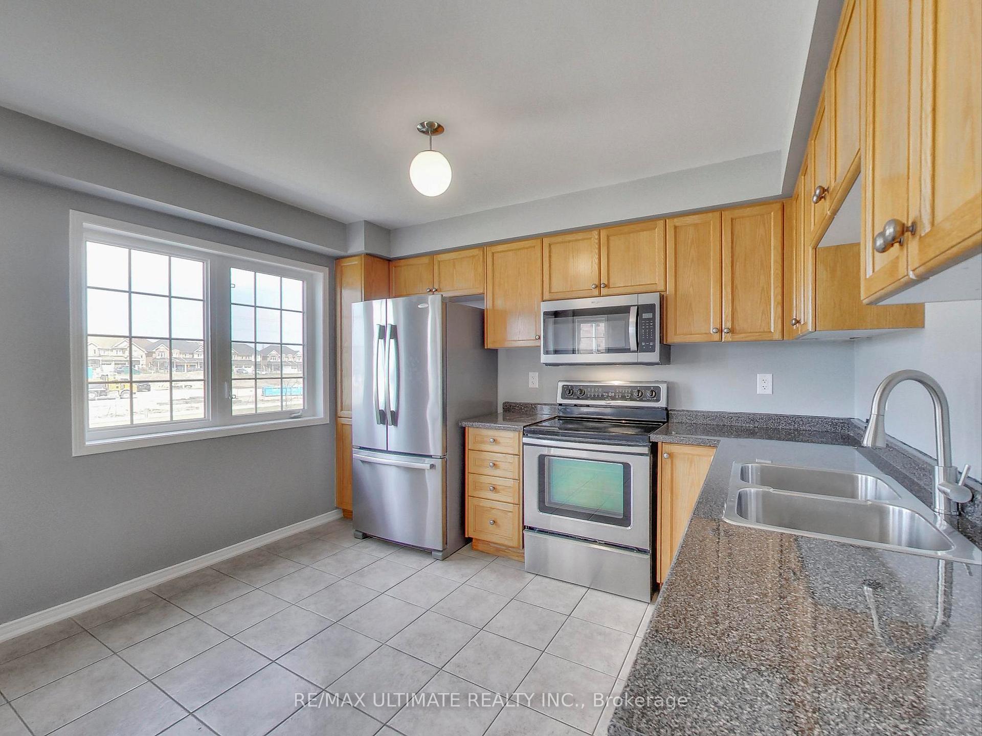 Photo 16 of 487 Rossland Road E, Ajax, Central East — HOMEH