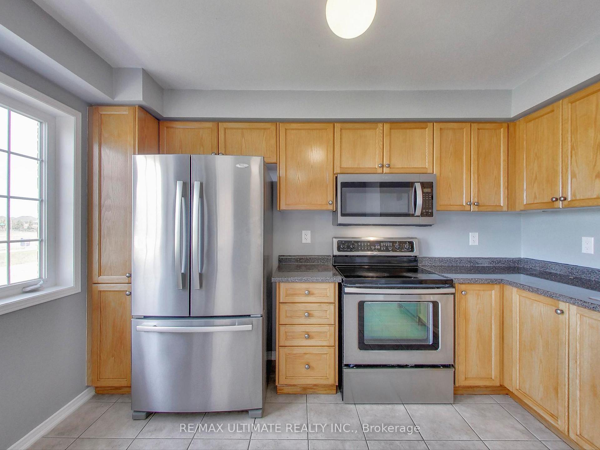 Photo 18 of 487 Rossland Road E, Ajax, Central East — HOMEH