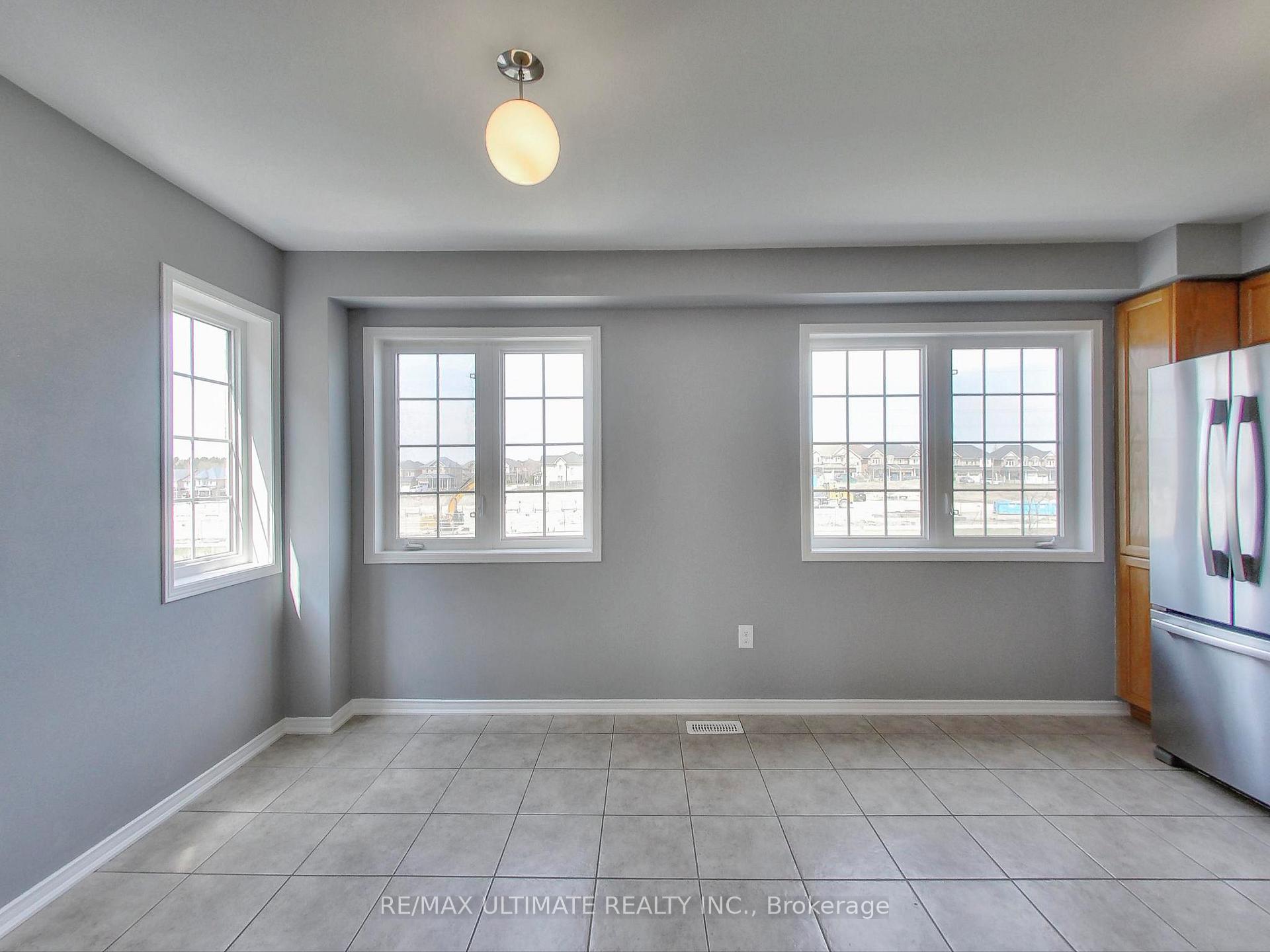 Photo 19 of 487 Rossland Road E, Ajax, Central East — HOMEH