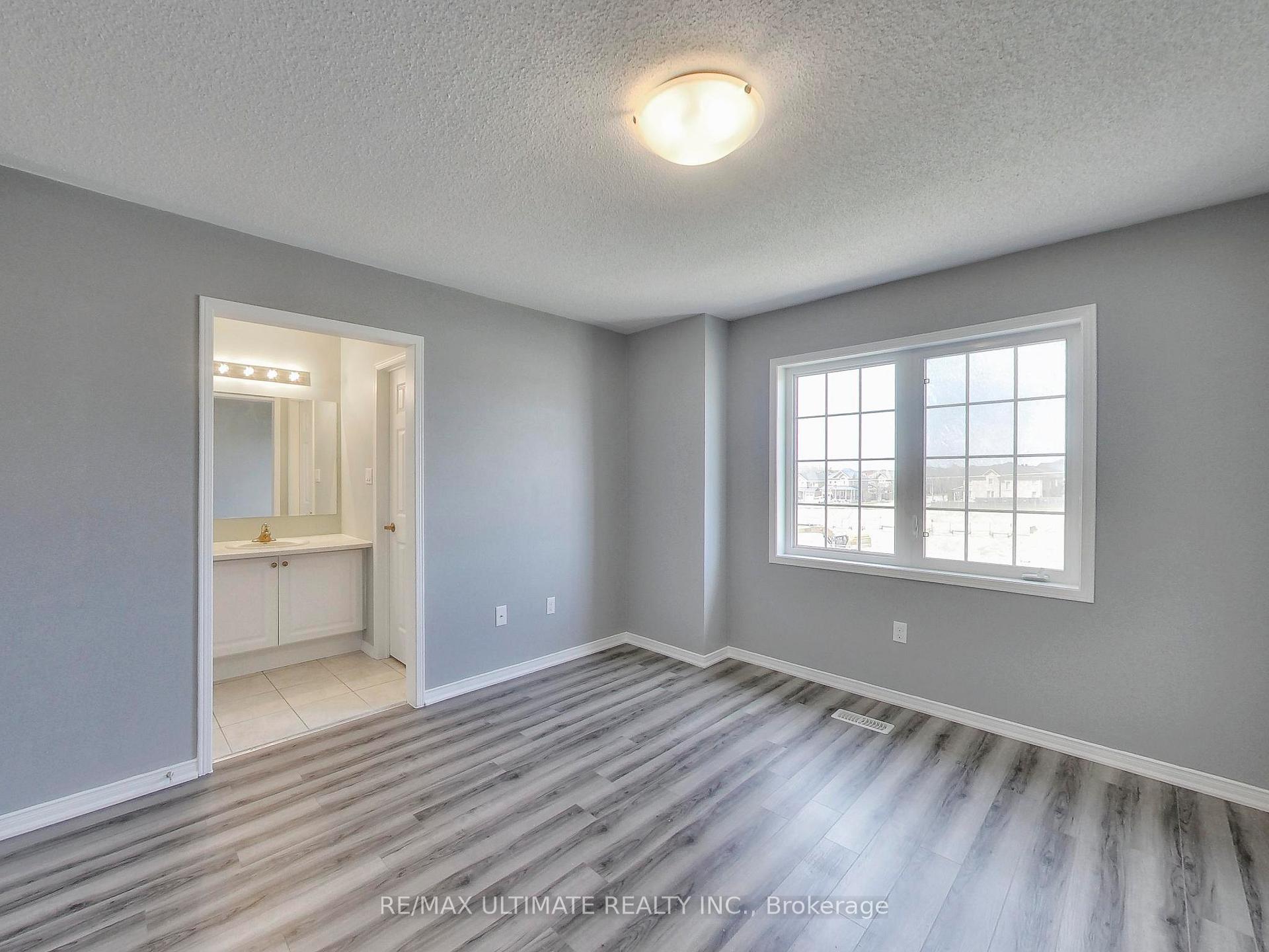 Photo 23 of 487 Rossland Road E, Ajax, Central East — HOMEH
