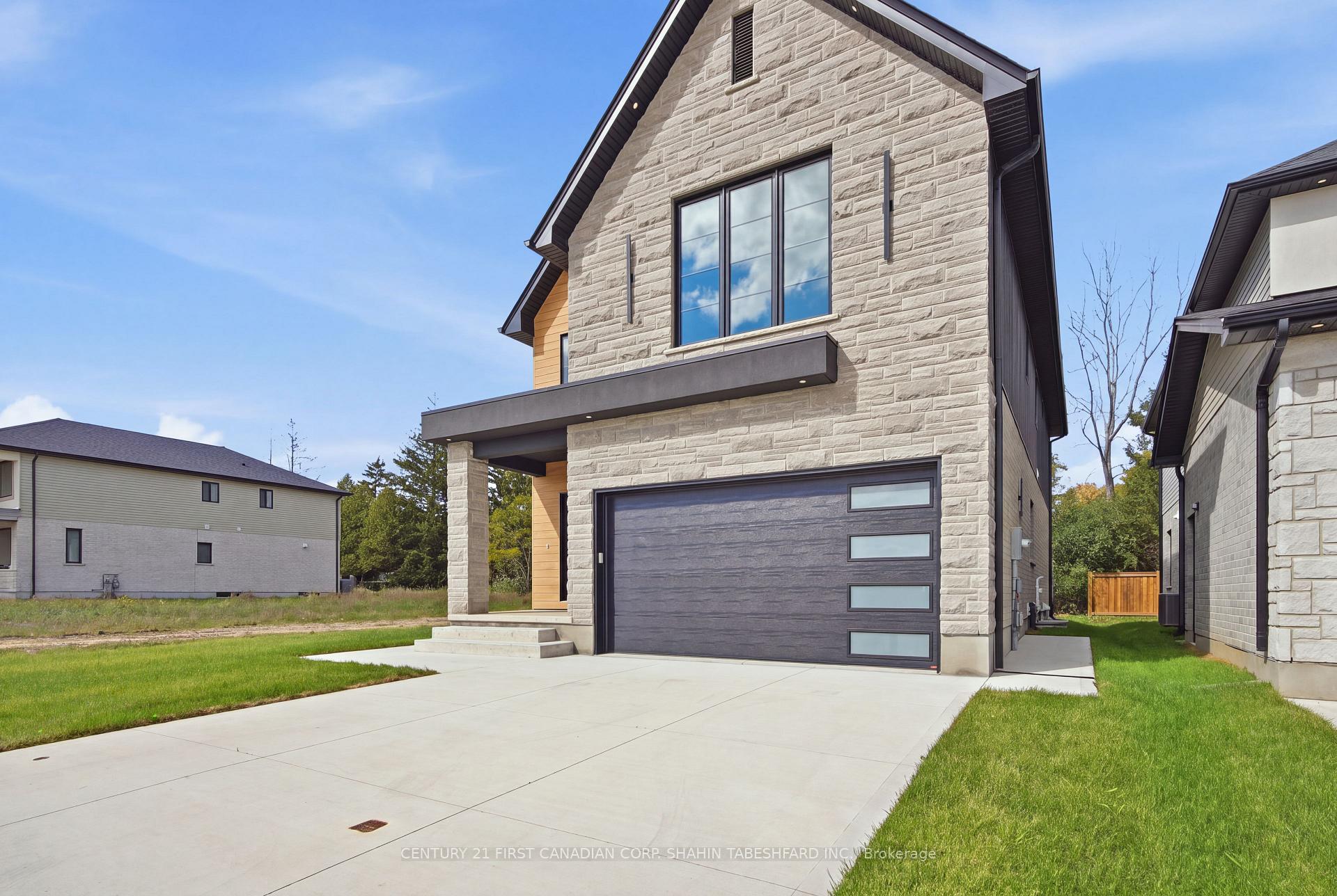 Photo 5 of 216 Knott Drive, London, South W — HOMEH