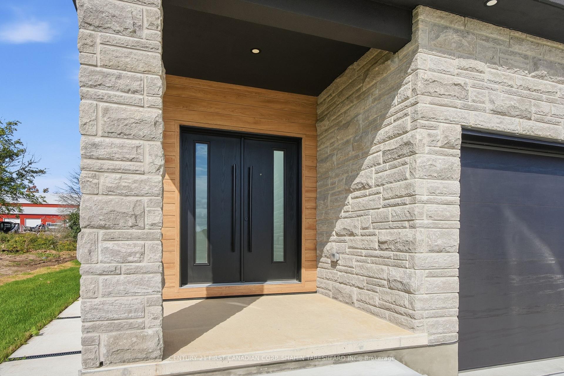 Photo 6 of 216 Knott Drive, London, South W — HOMEH