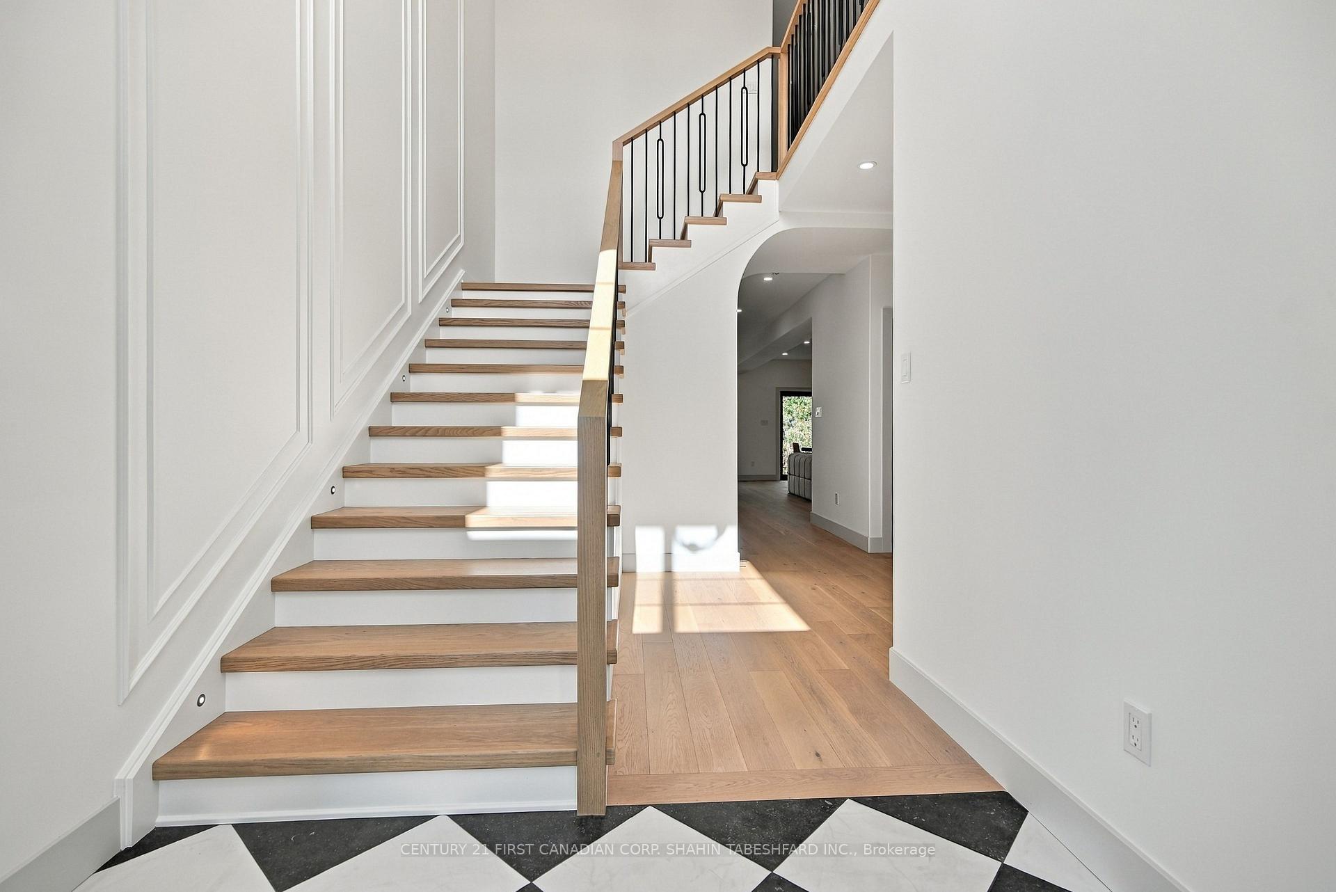 Photo 8 of 216 Knott Drive, London, South W — HOMEH