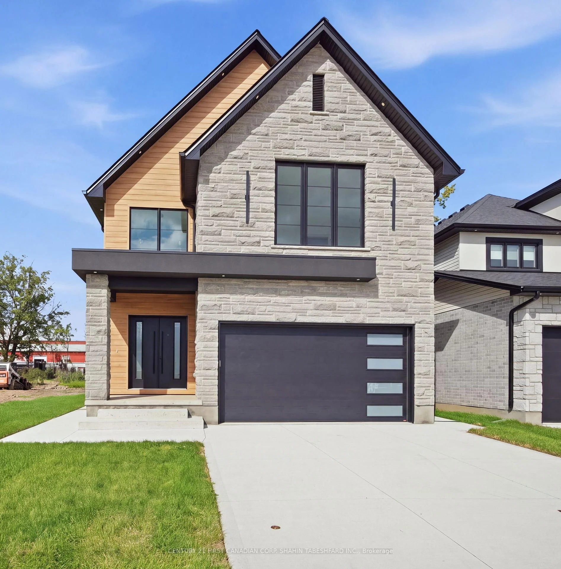 Photo 2 of 216 Knott Drive, London, South W — HOMEH