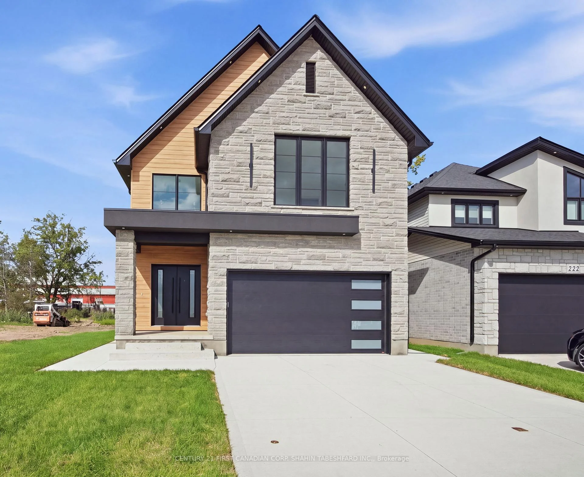 Photo 3 of 216 Knott Drive, London, South W — HOMEH