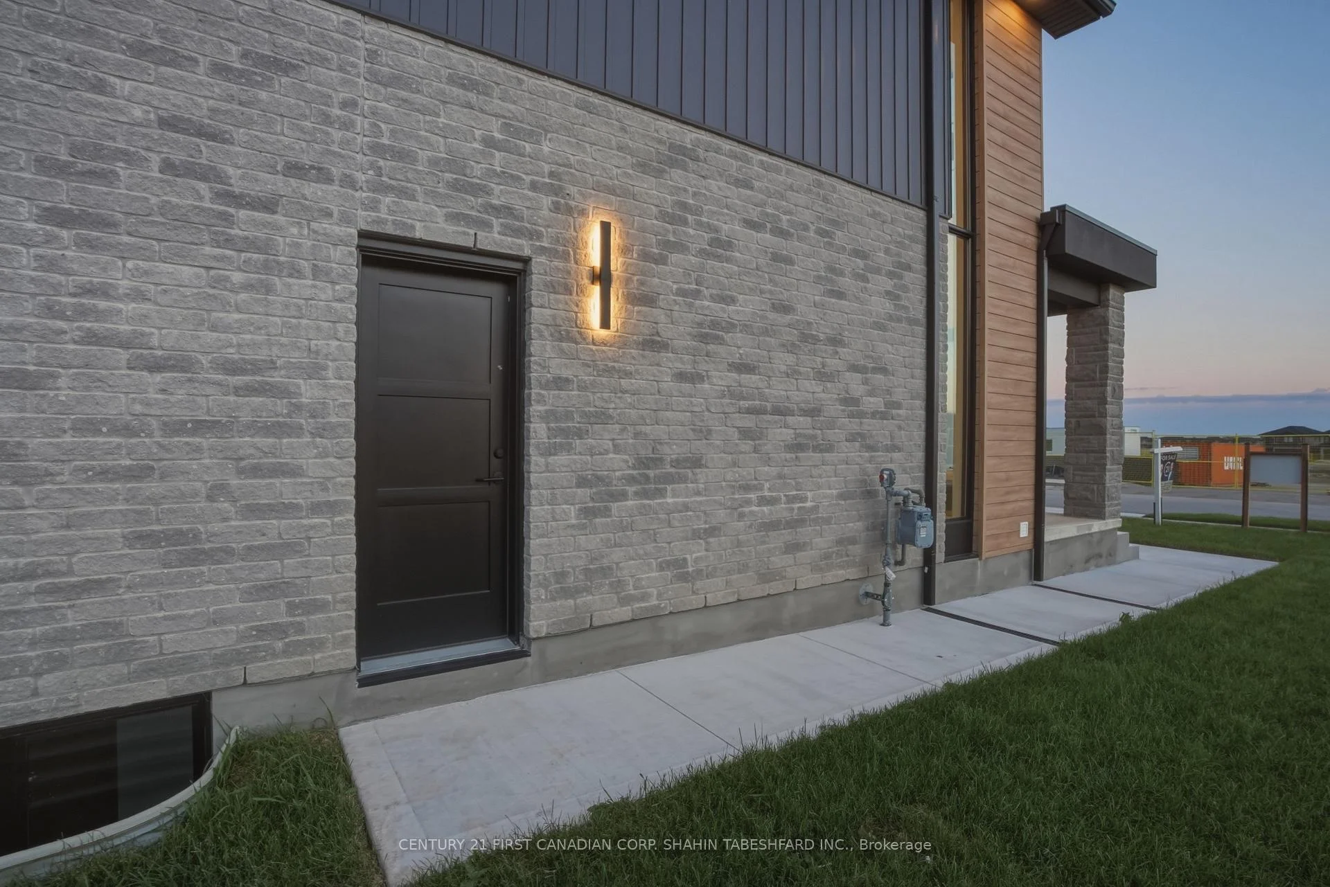 Photo 46 of 216 Knott Drive, London, South W — HOMEH
