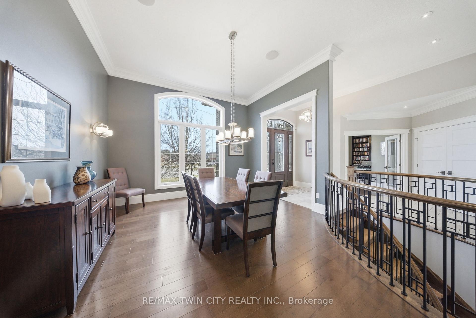 Photo 9 of 29 Wallace Court, Brantford — HOMEH