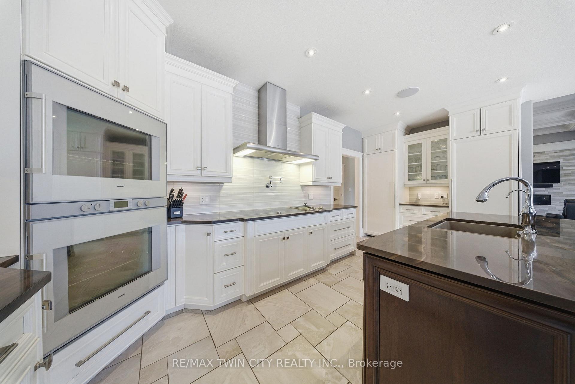 Photo 14 of 29 Wallace Court, Brantford — HOMEH