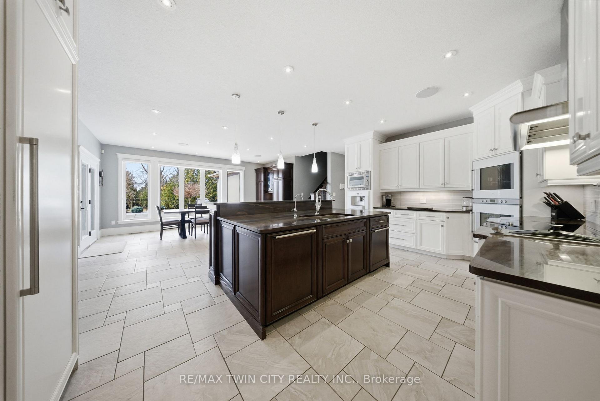 Photo 15 of 29 Wallace Court, Brantford — HOMEH