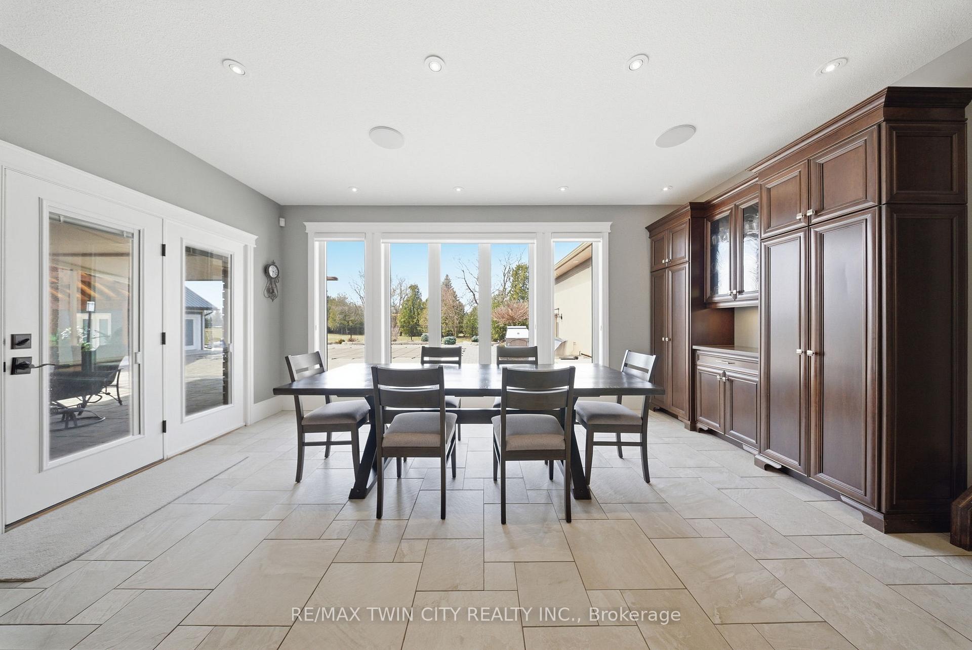 Photo 16 of 29 Wallace Court, Brantford — HOMEH