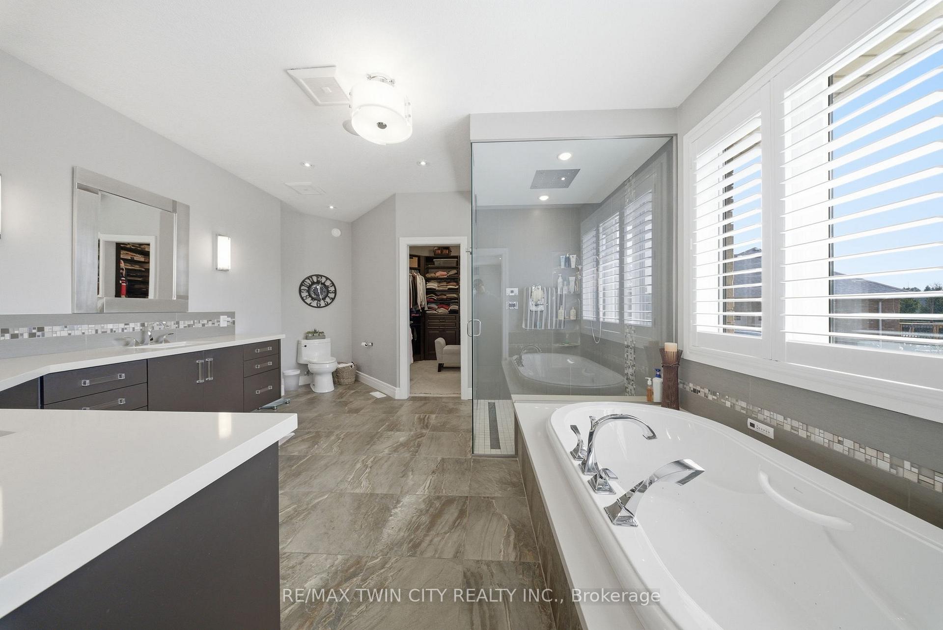 Photo 20 of 29 Wallace Court, Brantford — HOMEH