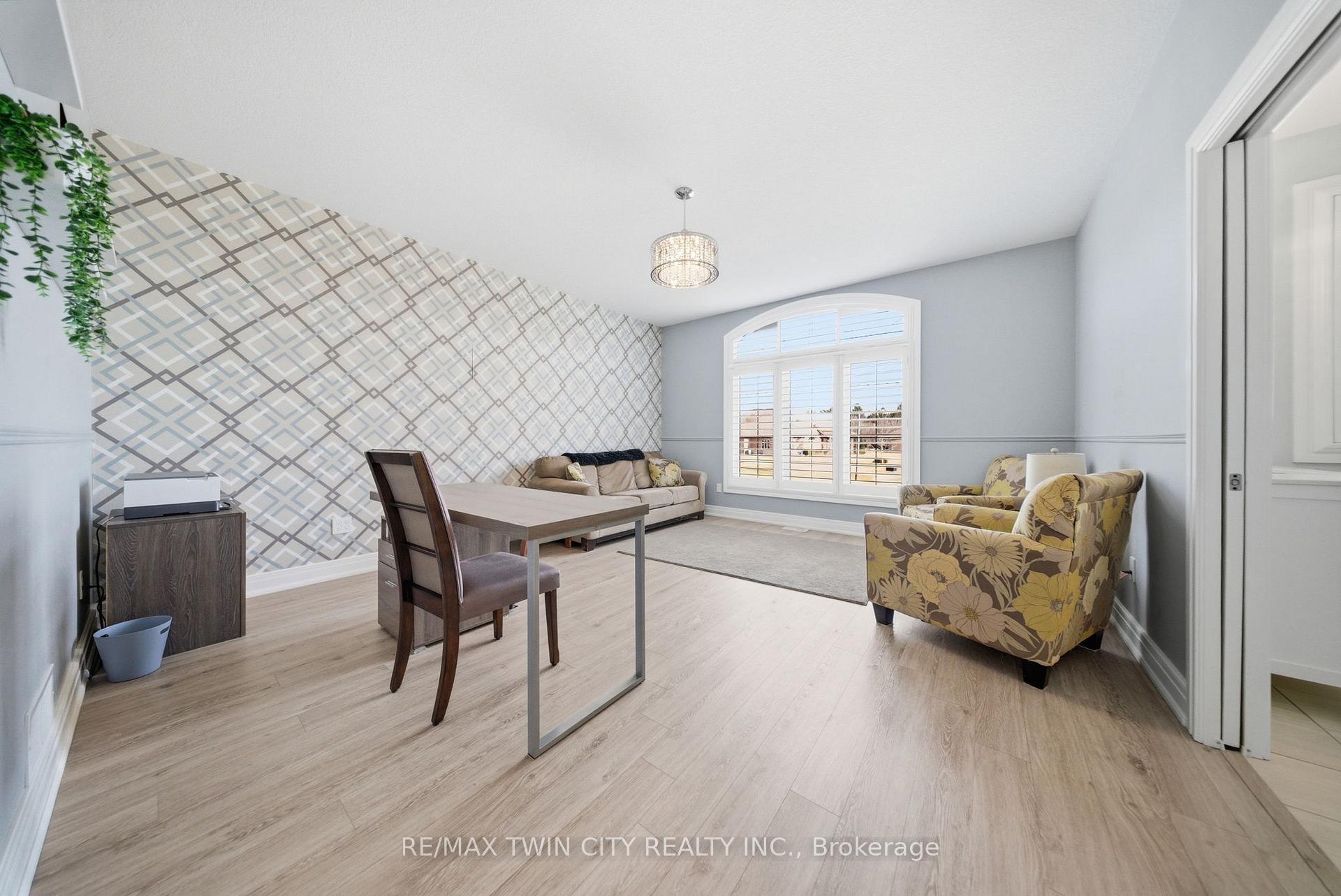 Photo 23 of 29 Wallace Court, Brantford — HOMEH