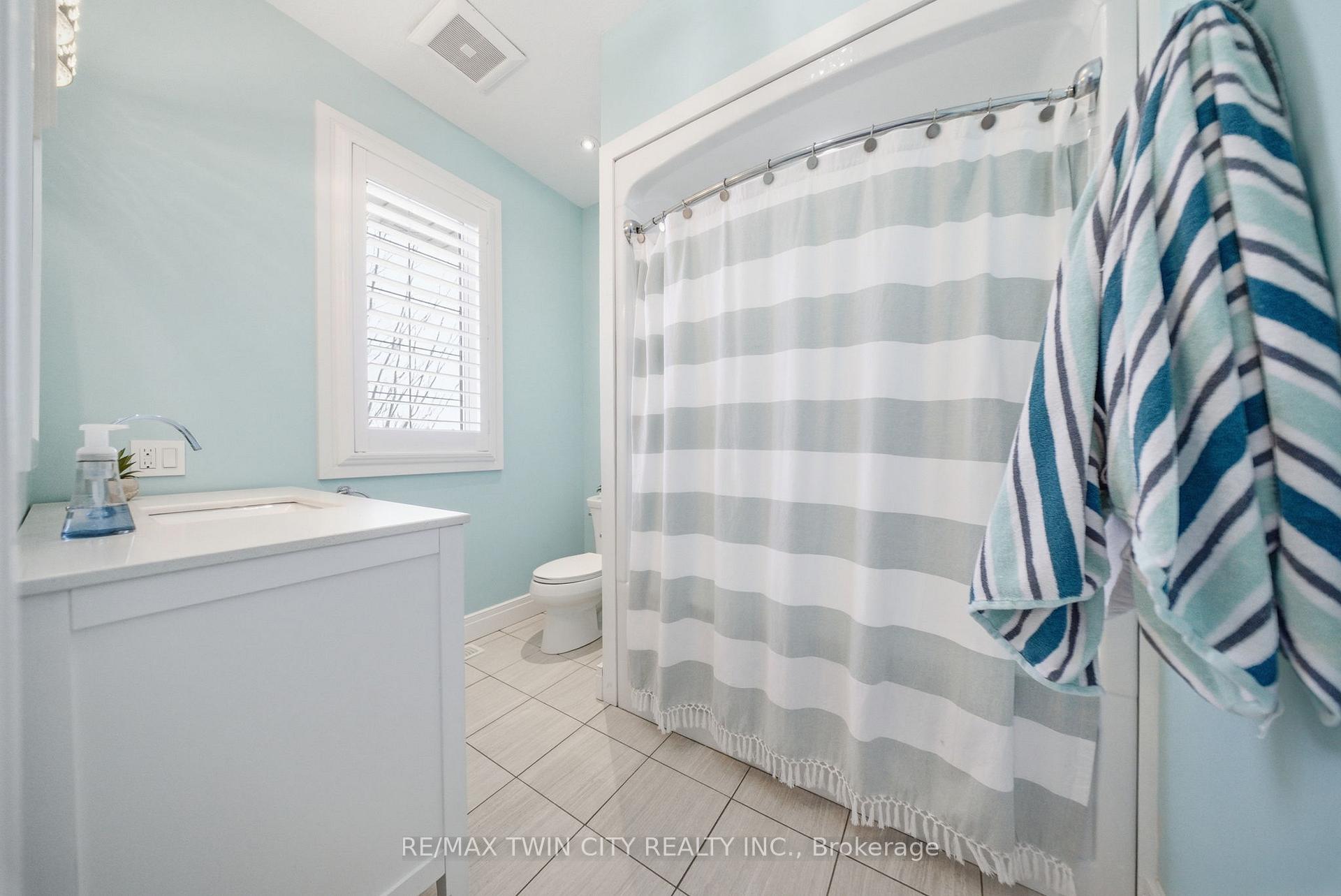 Photo 24 of 29 Wallace Court, Brantford — HOMEH