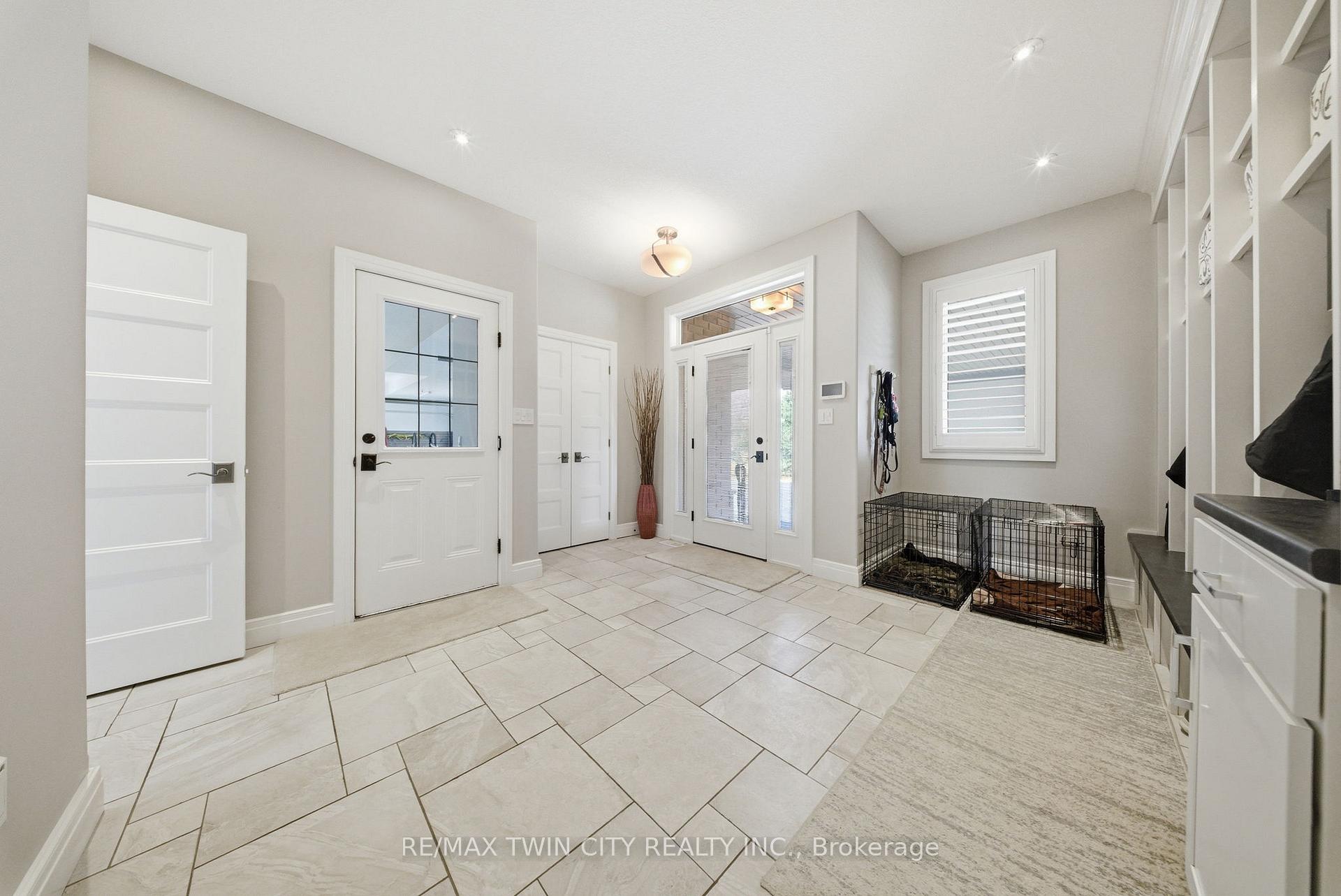 Photo 27 of 29 Wallace Court, Brantford — HOMEH