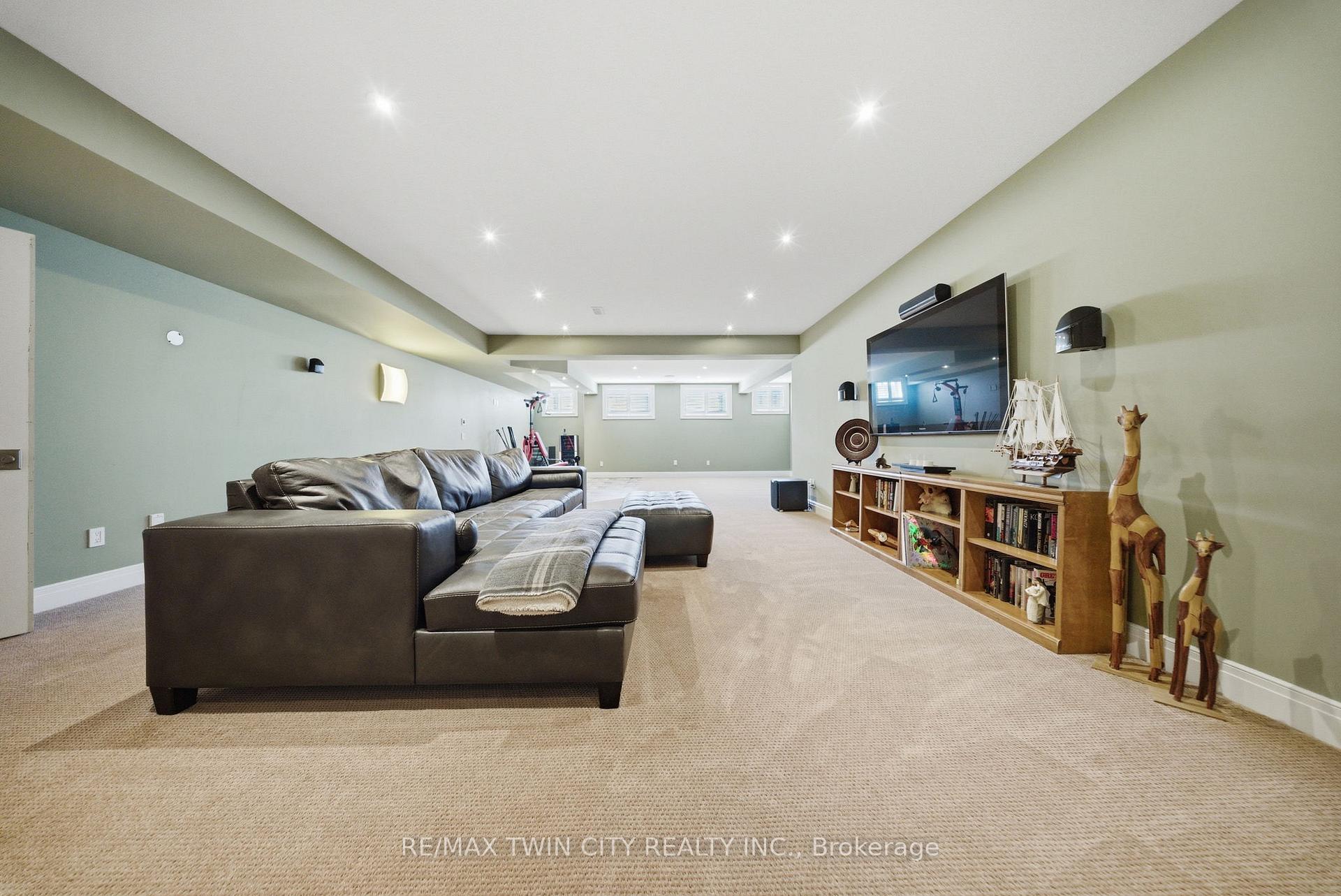 Photo 30 of 29 Wallace Court, Brantford — HOMEH
