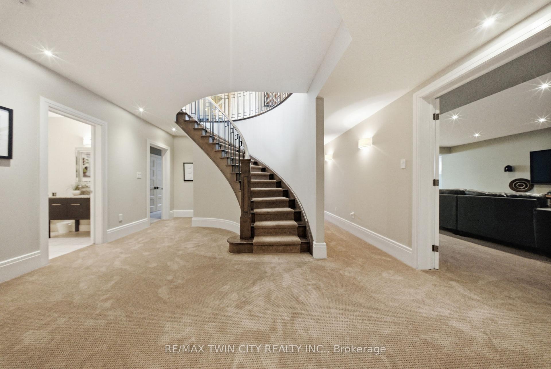 Photo 31 of 29 Wallace Court, Brantford — HOMEH