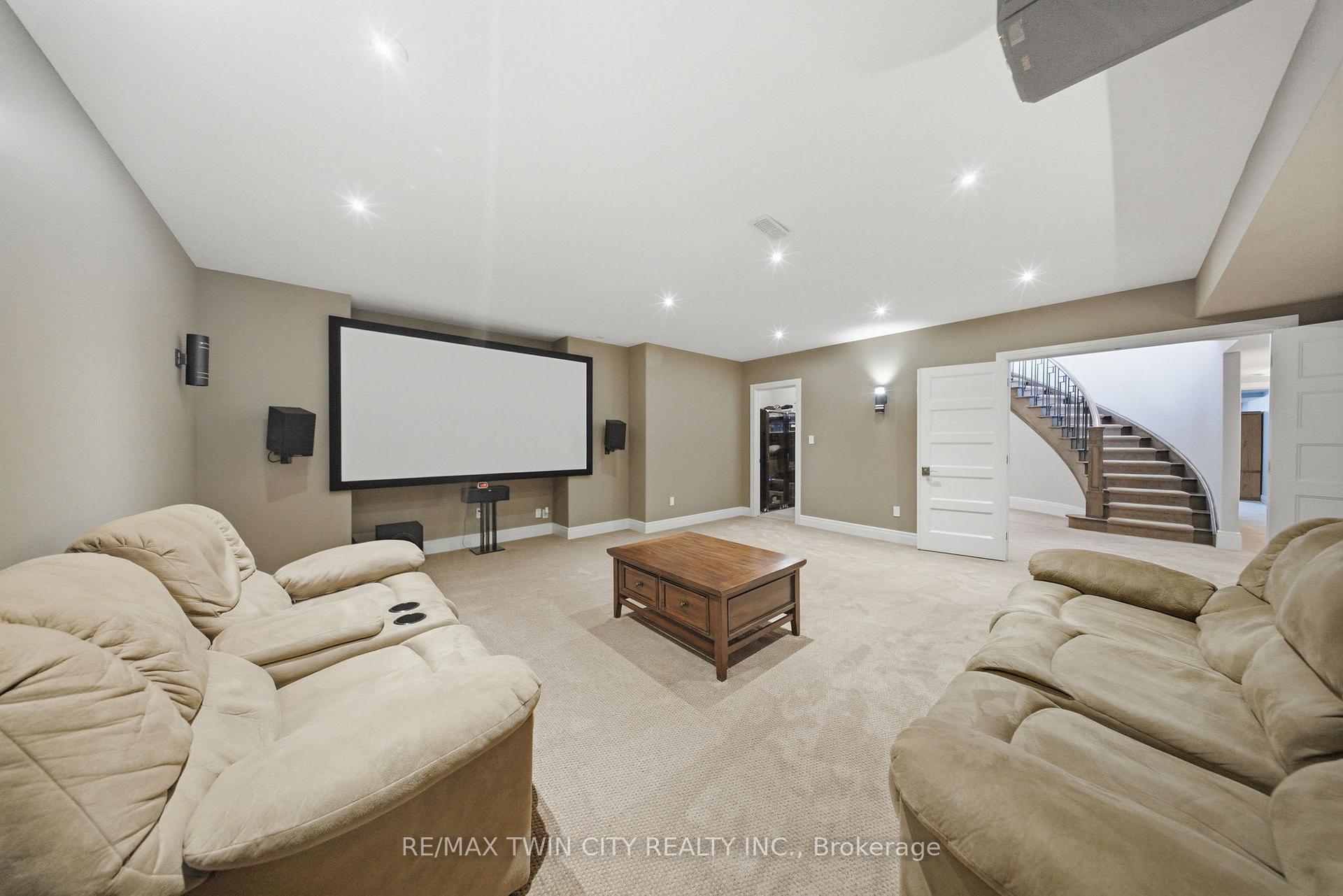 Photo 33 of 29 Wallace Court, Brantford — HOMEH