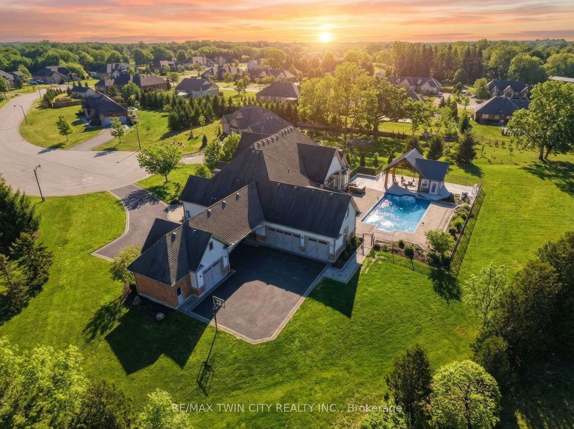 Photo 46 of 29 Wallace Court, Brantford — HOMEH