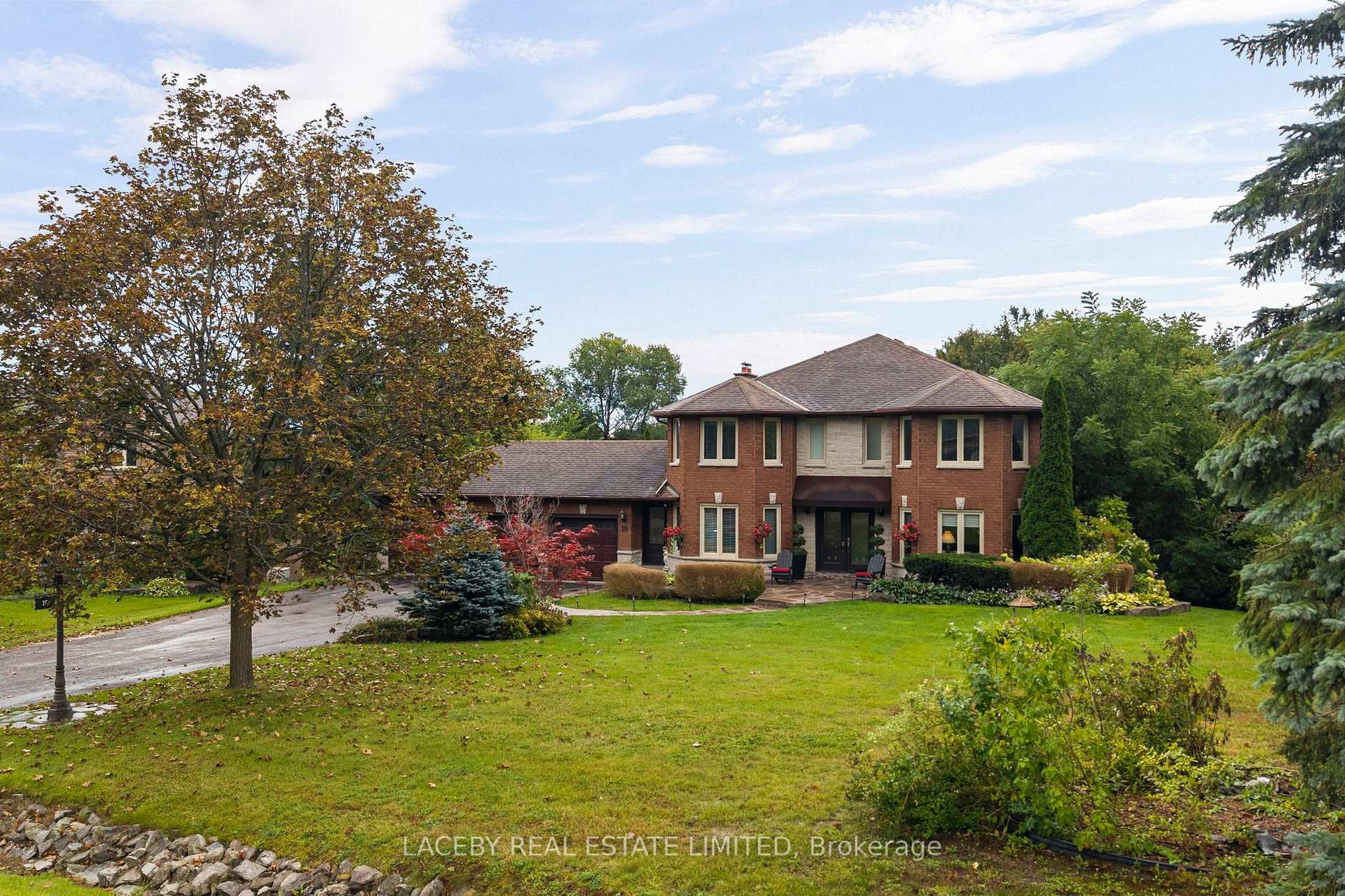 Front of 19 Grandview Crescent