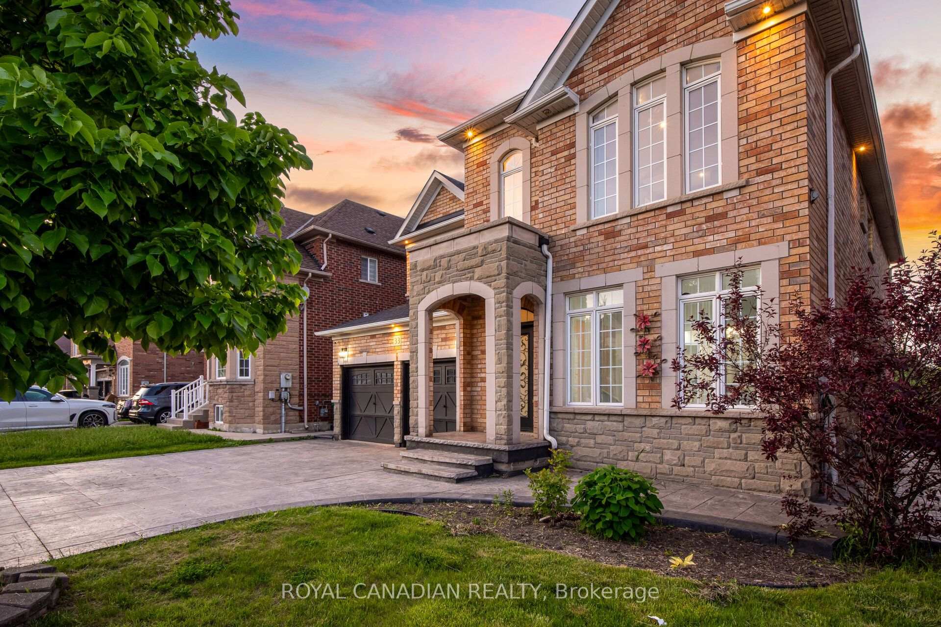 Photo 4 of 33 Rubysilver Drive, Brampton, Vales of Castlemore — HOMEH