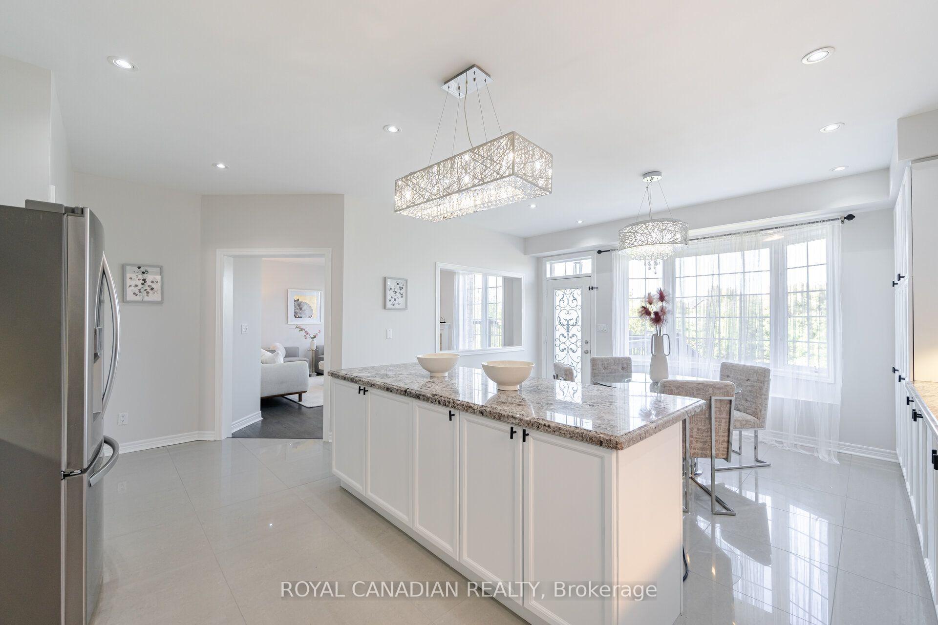 Photo 14 of 33 Rubysilver Drive, Brampton, Vales of Castlemore — HOMEH
