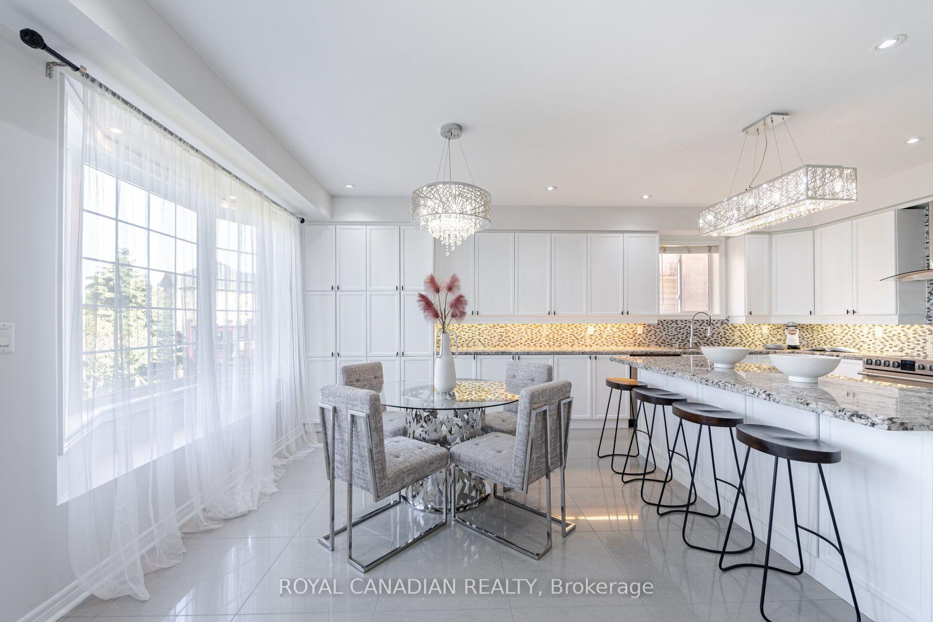 Photo 15 of 33 Rubysilver Drive, Brampton, Vales of Castlemore — HOMEH