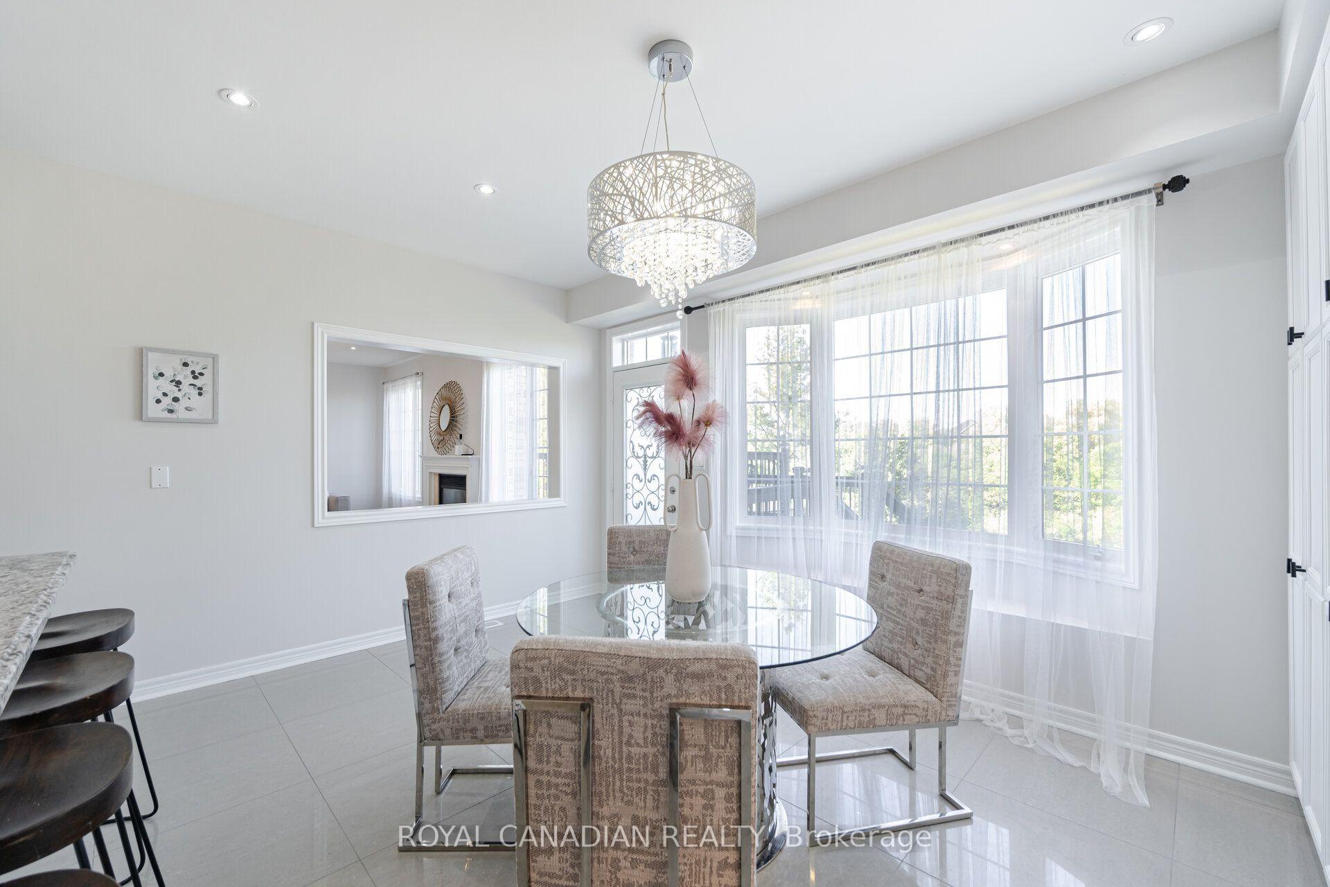 Photo 16 of 33 Rubysilver Drive, Brampton, Vales of Castlemore — HOMEH