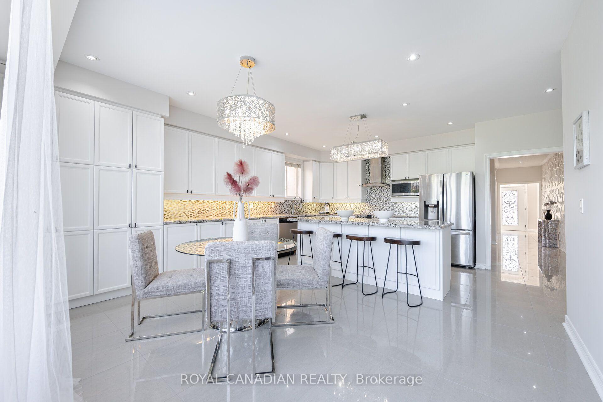 Photo 17 of 33 Rubysilver Drive, Brampton, Vales of Castlemore — HOMEH