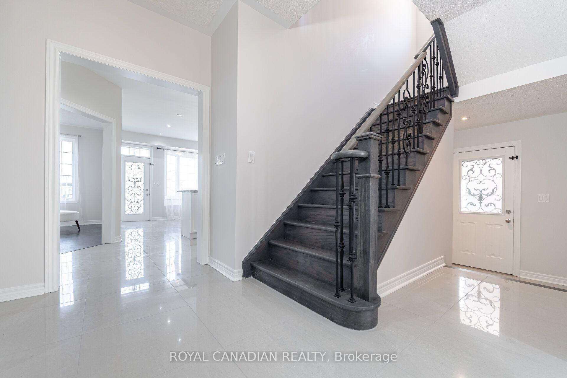 Photo 22 of 33 Rubysilver Drive, Brampton, Vales of Castlemore — HOMEH