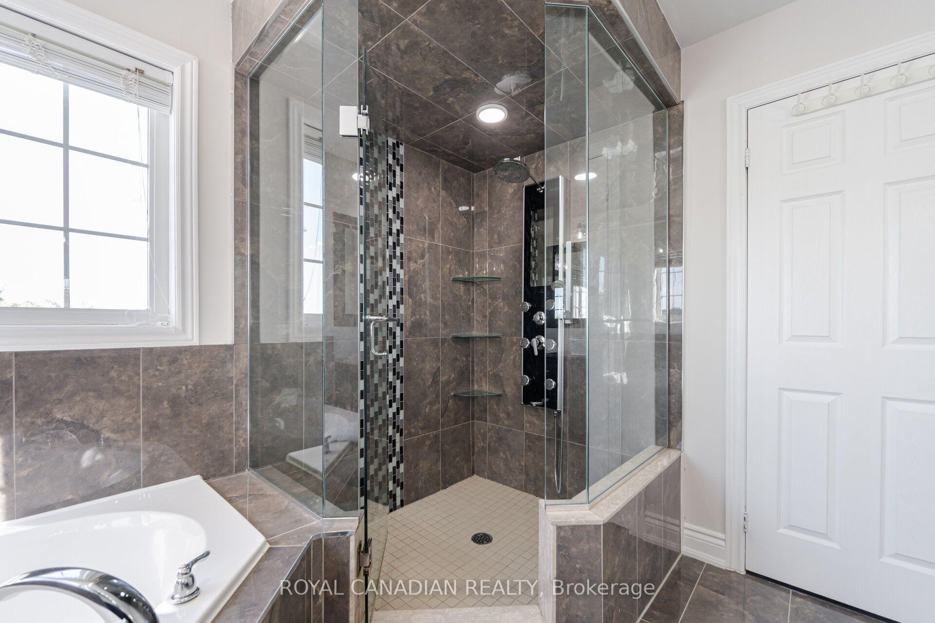 Photo 27 of 33 Rubysilver Drive, Brampton, Vales of Castlemore — HOMEH