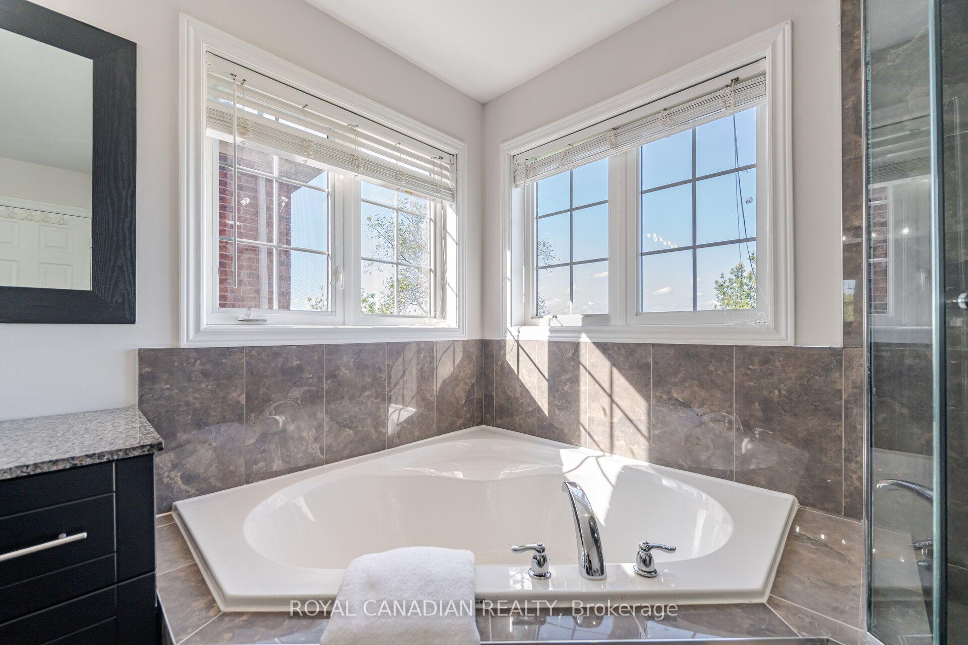 Photo 28 of 33 Rubysilver Drive, Brampton, Vales of Castlemore — HOMEH