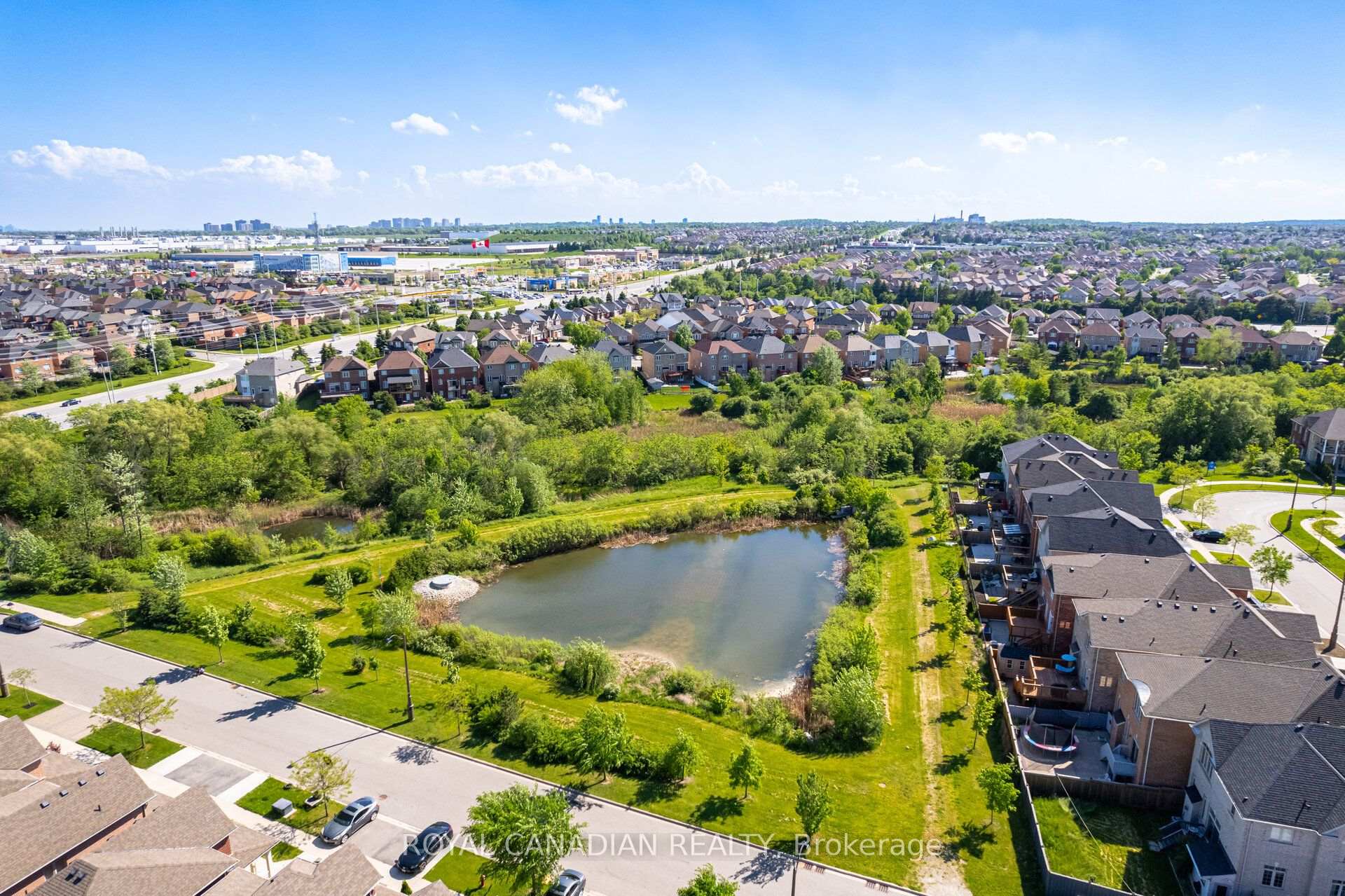 Photo 44 of 33 Rubysilver Drive, Brampton, Vales of Castlemore — HOMEH