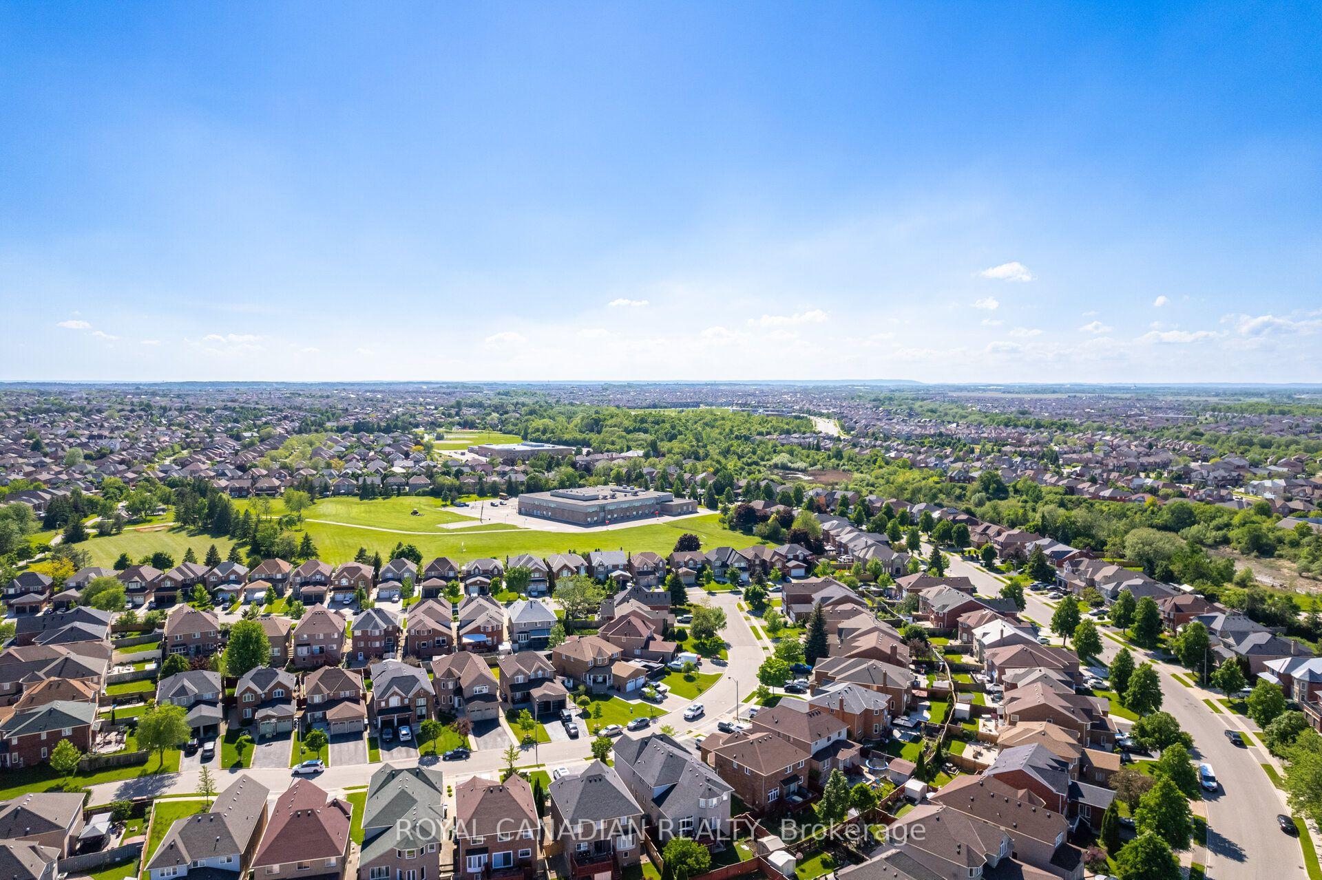 Photo 50 of 33 Rubysilver Drive, Brampton, Vales of Castlemore — HOMEH