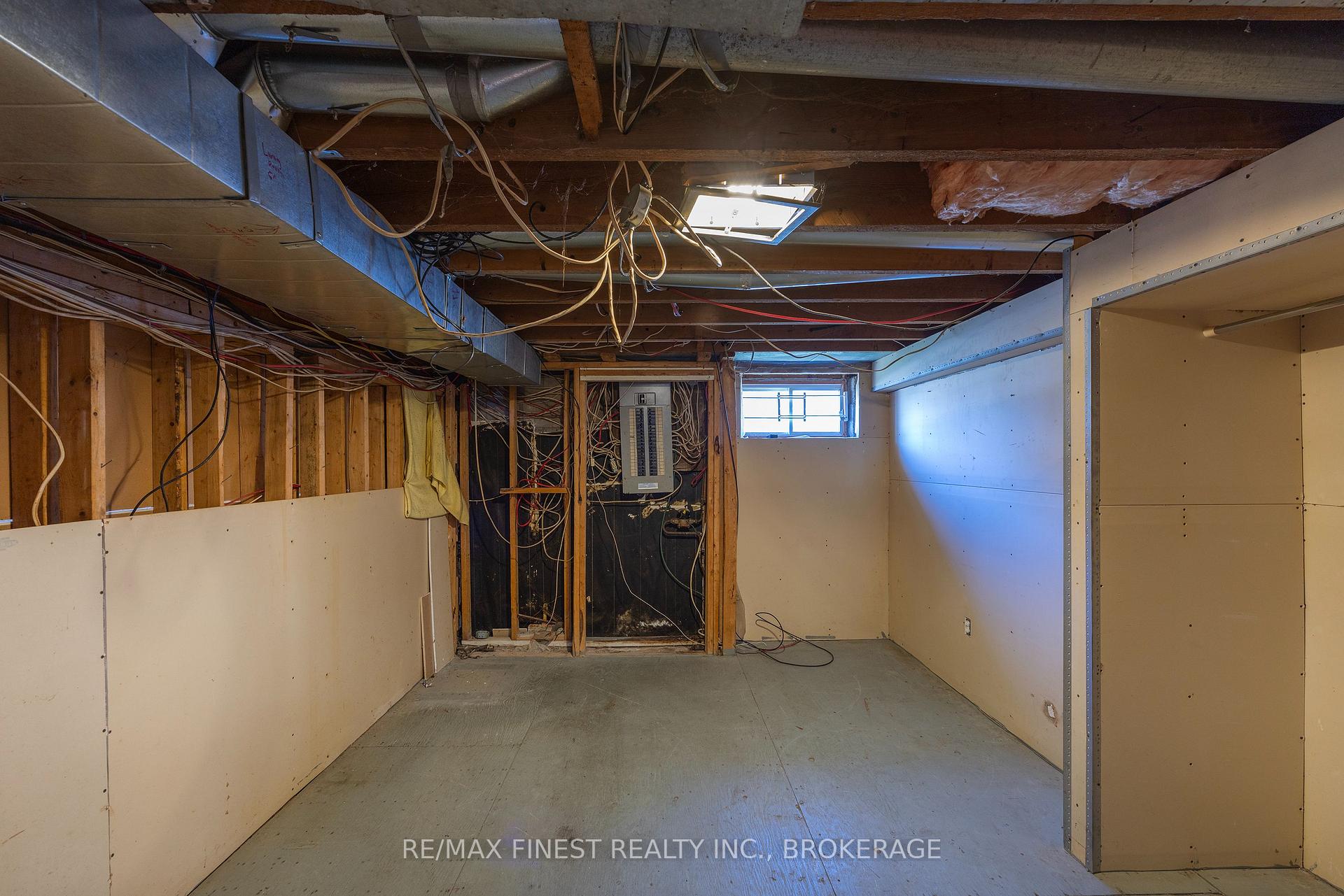 Photo 38 of 3 John Street, Kingston, East of Sir John A. Blvd — HOMEH