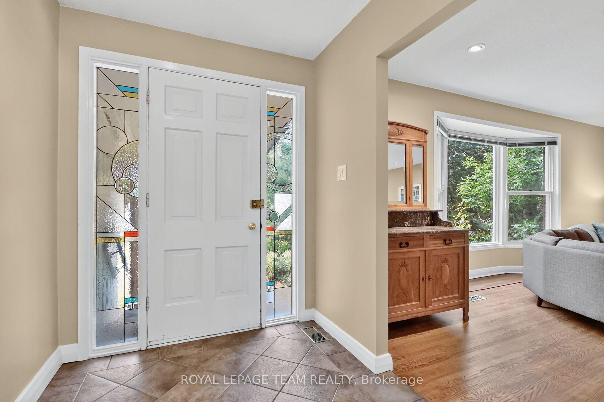 Photo 4 of 20 Gervin Street, Ottawa, Pineglen — HOMEH
