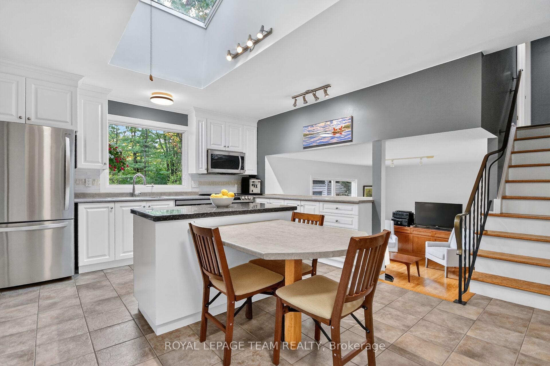 Photo 8 of 20 Gervin Street, Ottawa, Pineglen — HOMEH