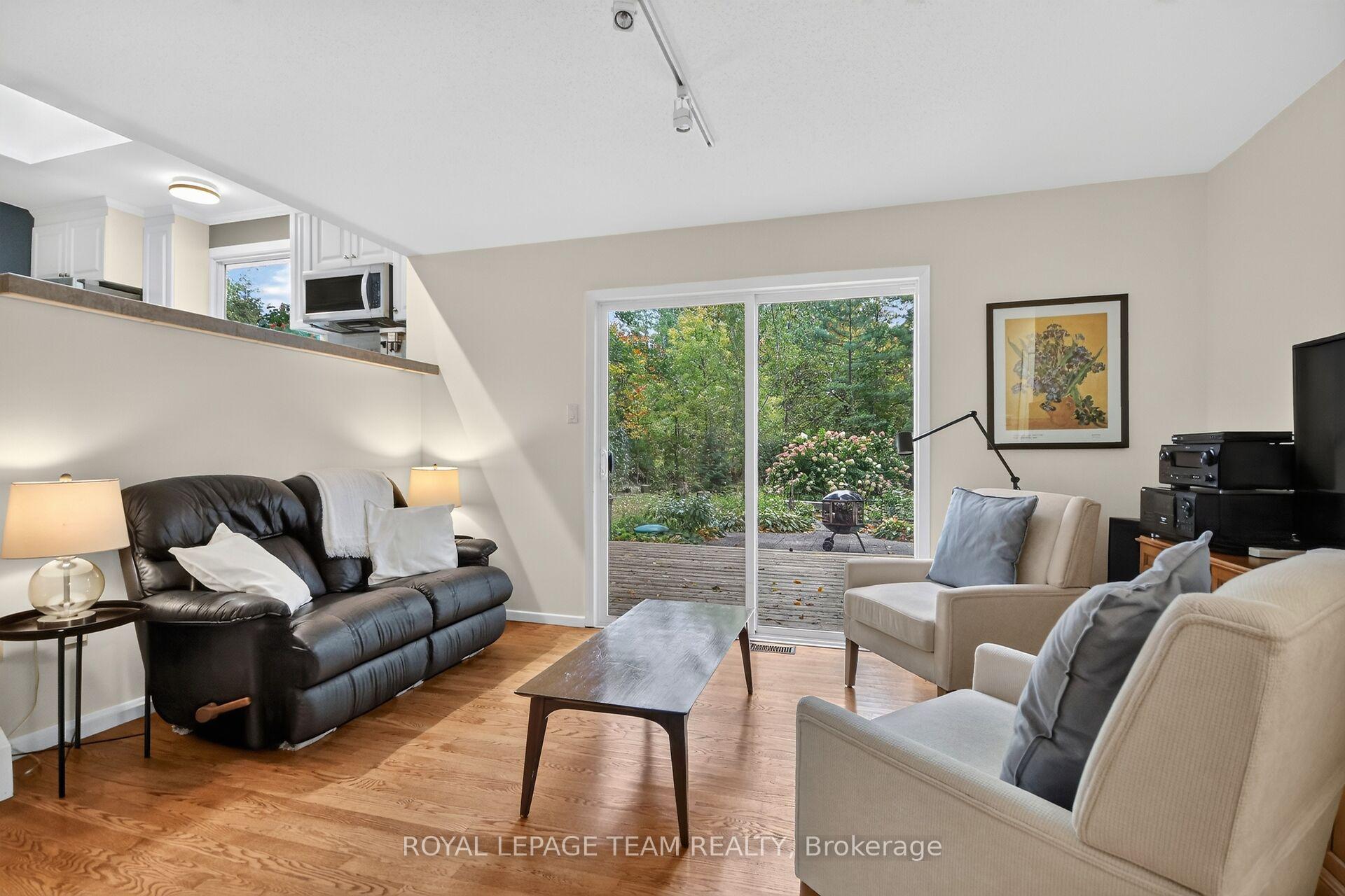 Photo 13 of 20 Gervin Street, Ottawa, Pineglen — HOMEH