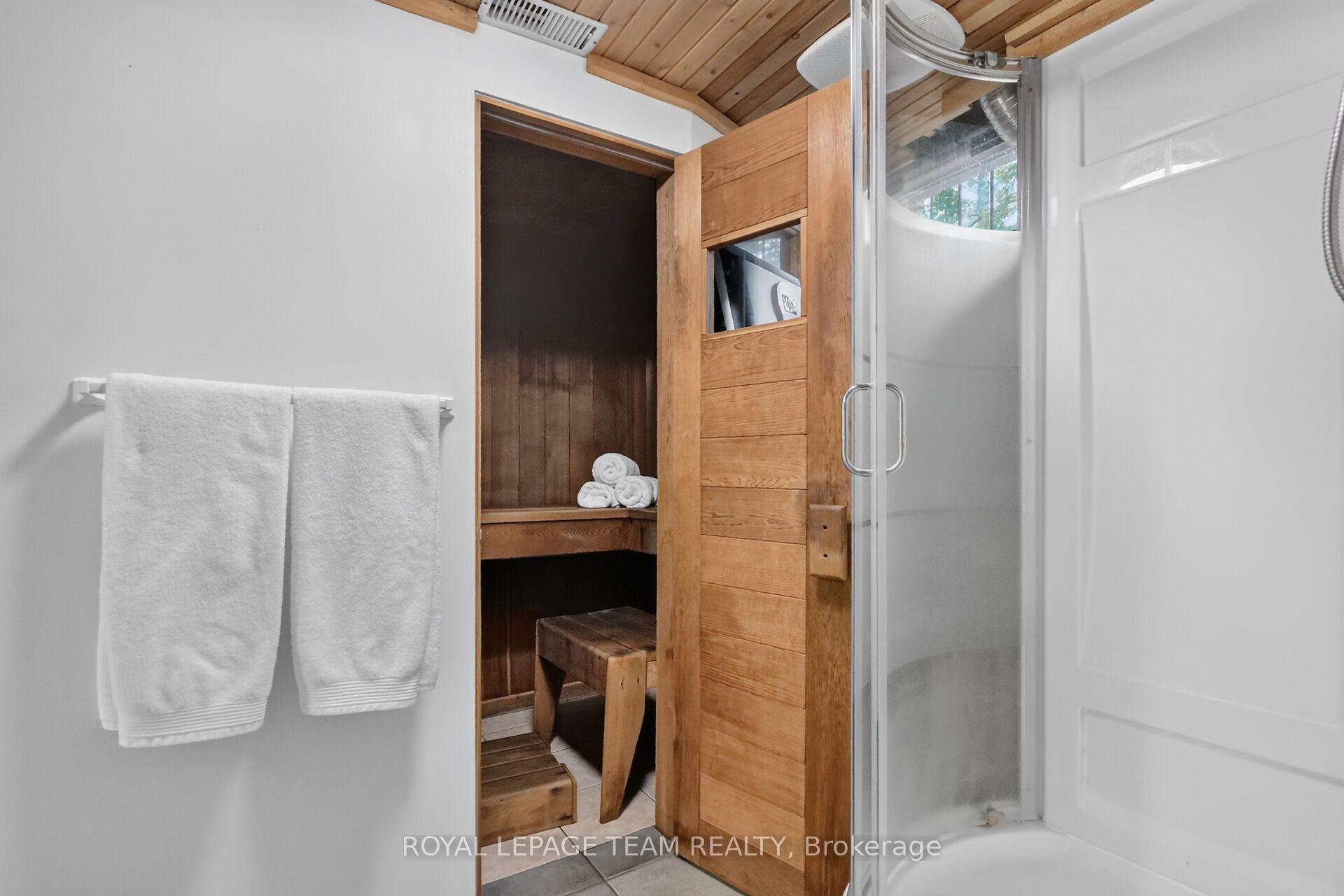 Photo 23 of 20 Gervin Street, Ottawa, Pineglen — HOMEH