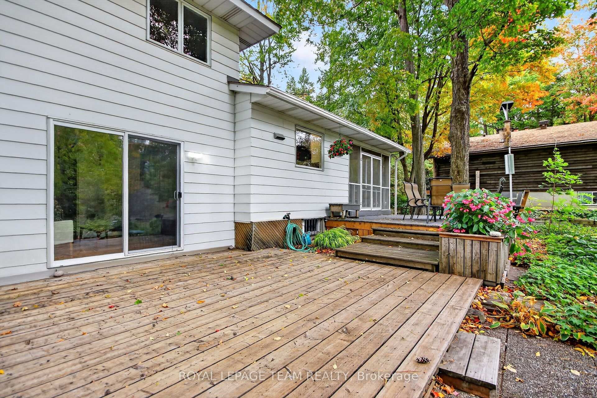 Photo 25 of 20 Gervin Street, Ottawa, Pineglen — HOMEH