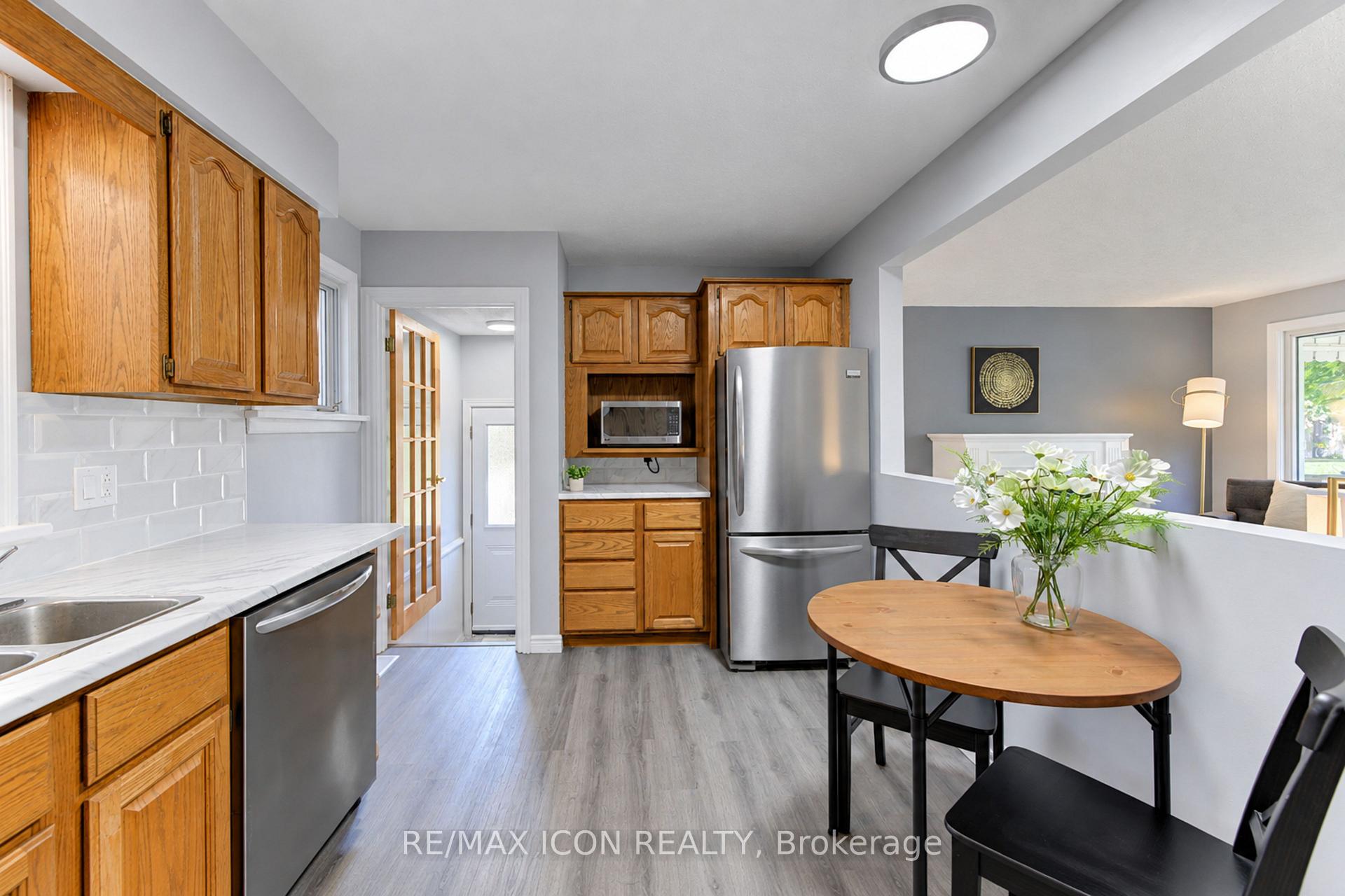 Photo 18 of 64 Lowrey Avenue S, Cambridge, Alison — HOMEH