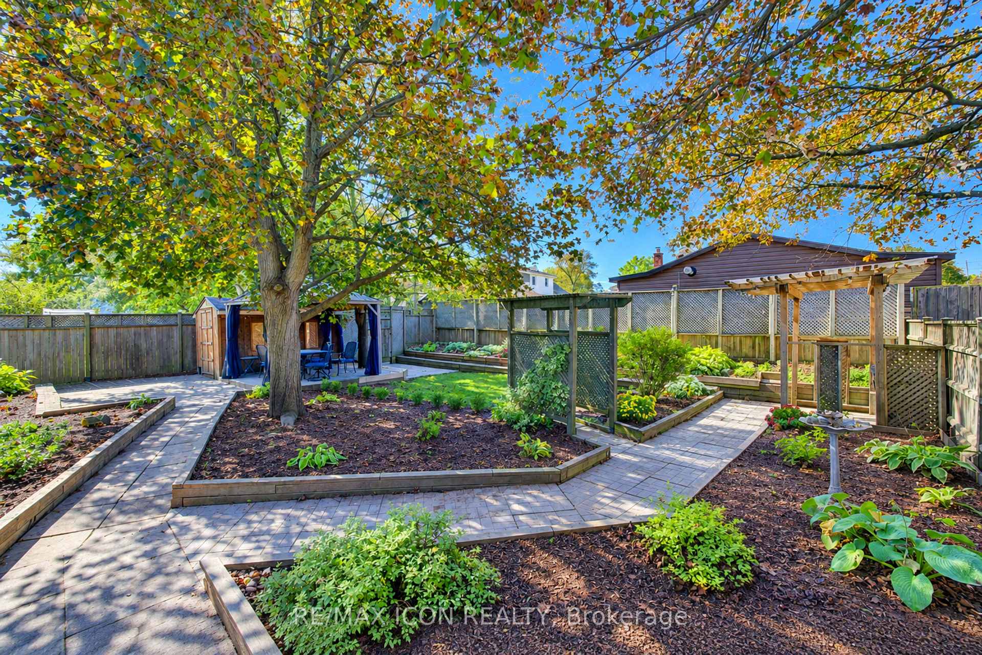 Photo 45 of 64 Lowrey Avenue S, Cambridge, Alison — HOMEH