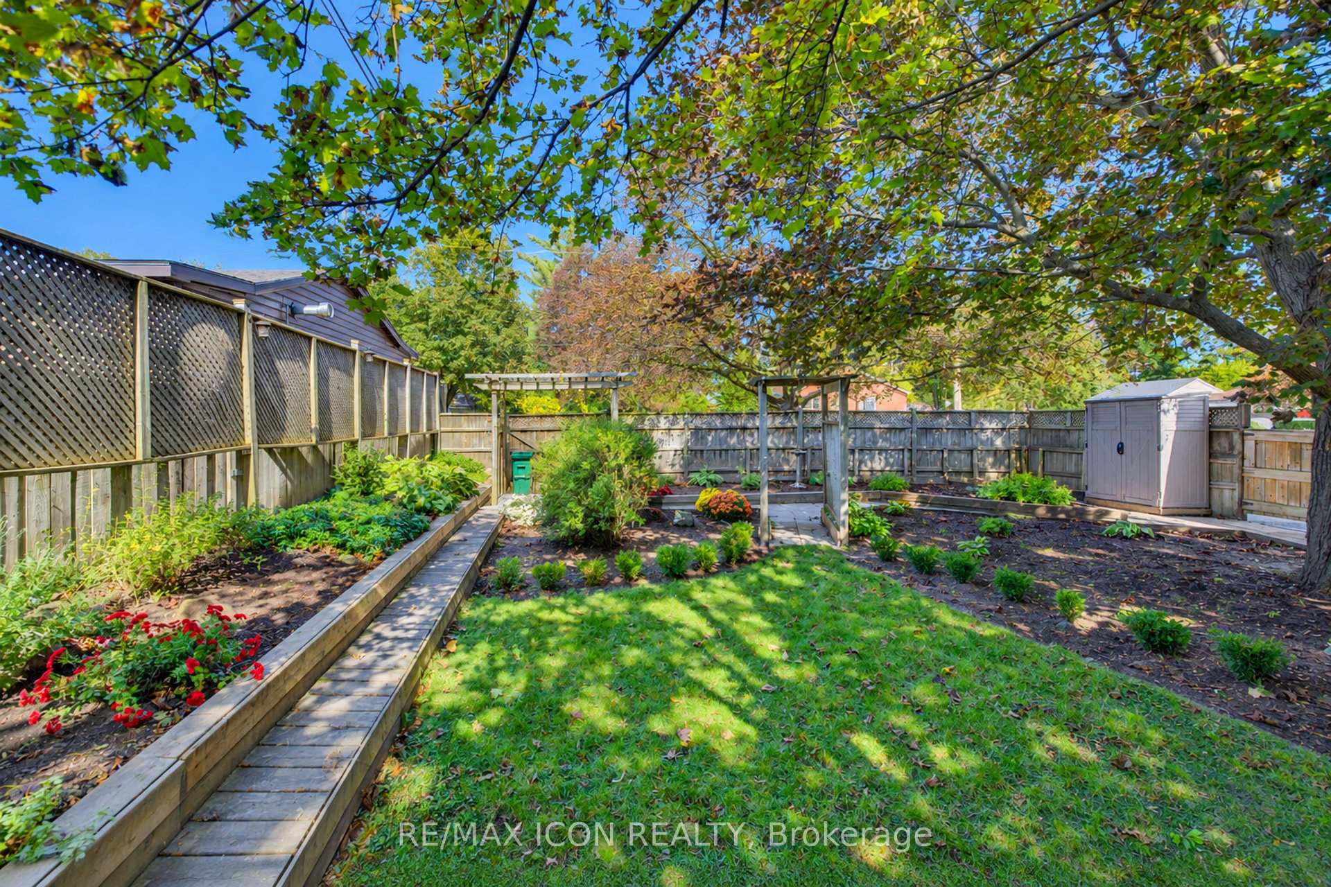 Photo 49 of 64 Lowrey Avenue S, Cambridge, Alison — HOMEH